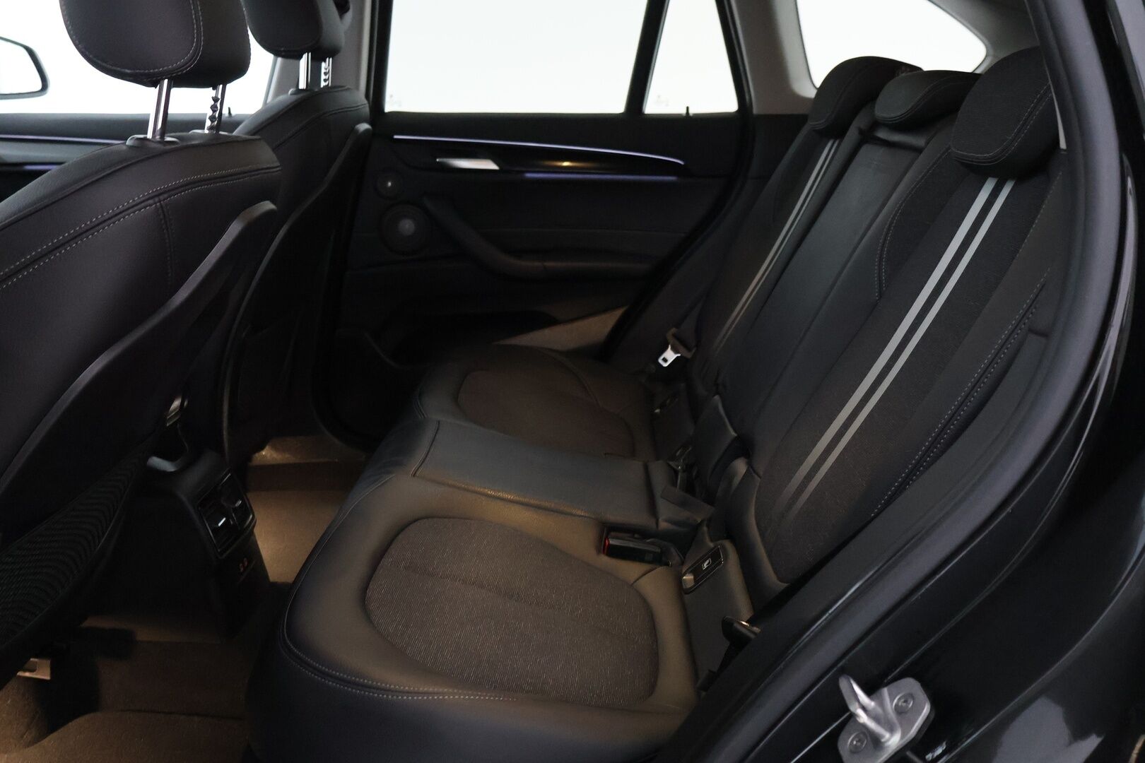 BMW X1 2020 F48 xDrive25e A Business Sport - Harman/Kardon | HUD | LED | Sporttipenkit | Vakkari | Tulossa myyntiin! 