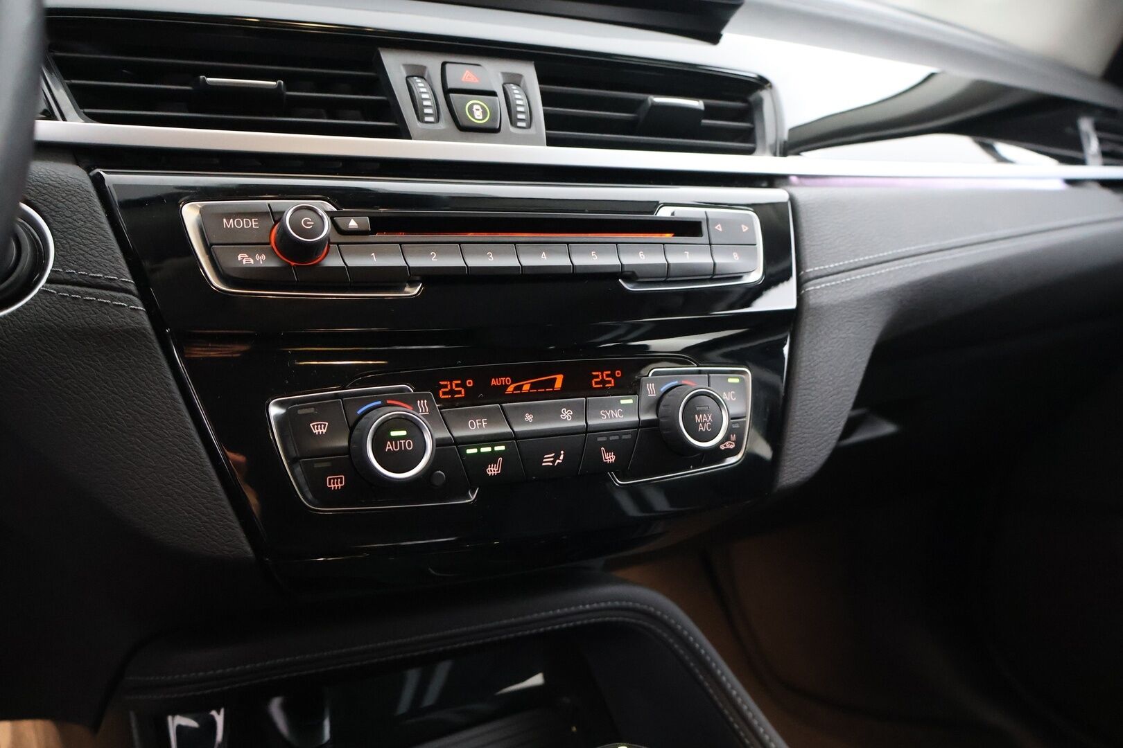 BMW X1 2020 F48 xDrive25e A Business Sport - Harman/Kardon | HUD | LED | Sporttipenkit | Vakkari | Tulossa myyntiin! 