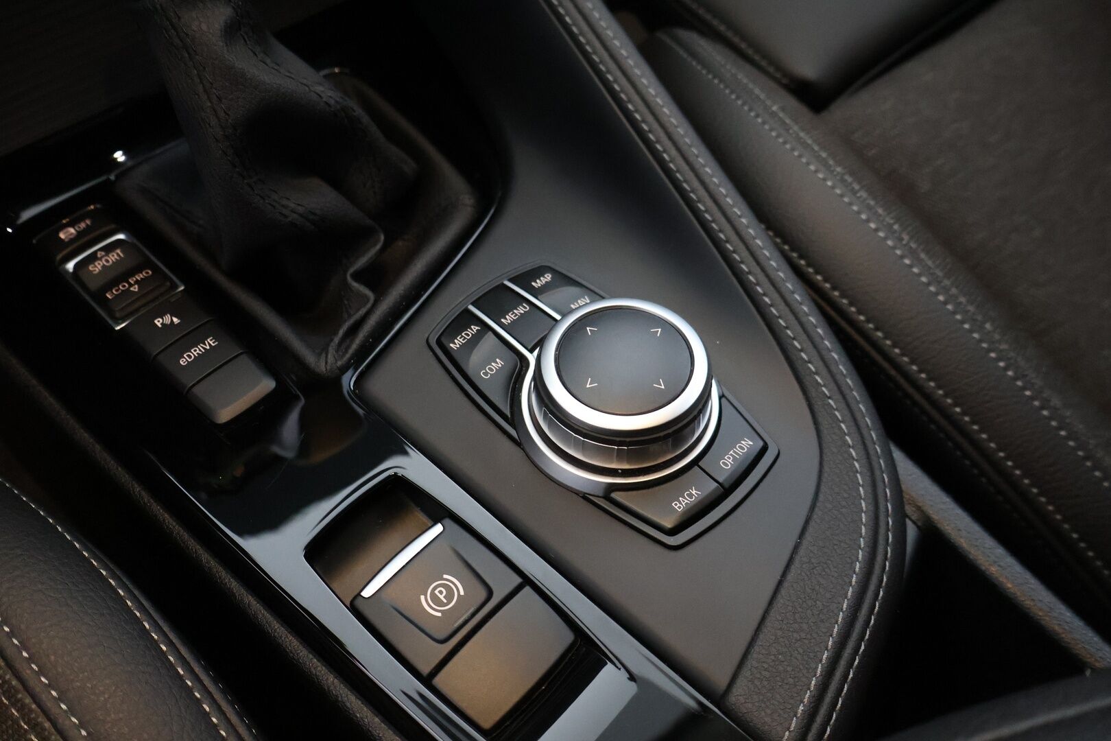 BMW X1 2020 F48 xDrive25e A Business Sport - Harman/Kardon | HUD | LED | Sporttipenkit | Vakkari | Tulossa myyntiin! 
