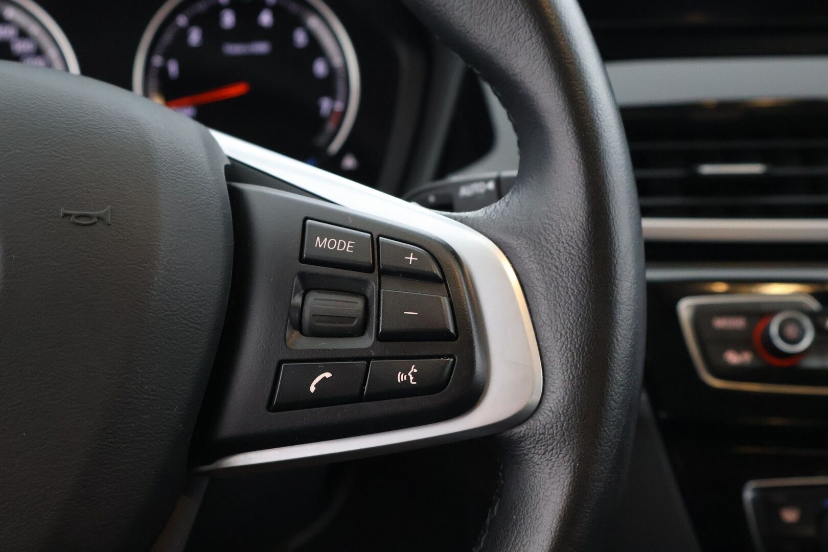 BMW X1 2020 F48 xDrive25e A Business Sport - Harman/Kardon | HUD | LED | Sporttipenkit | Vakkari | Tulossa myyntiin! 