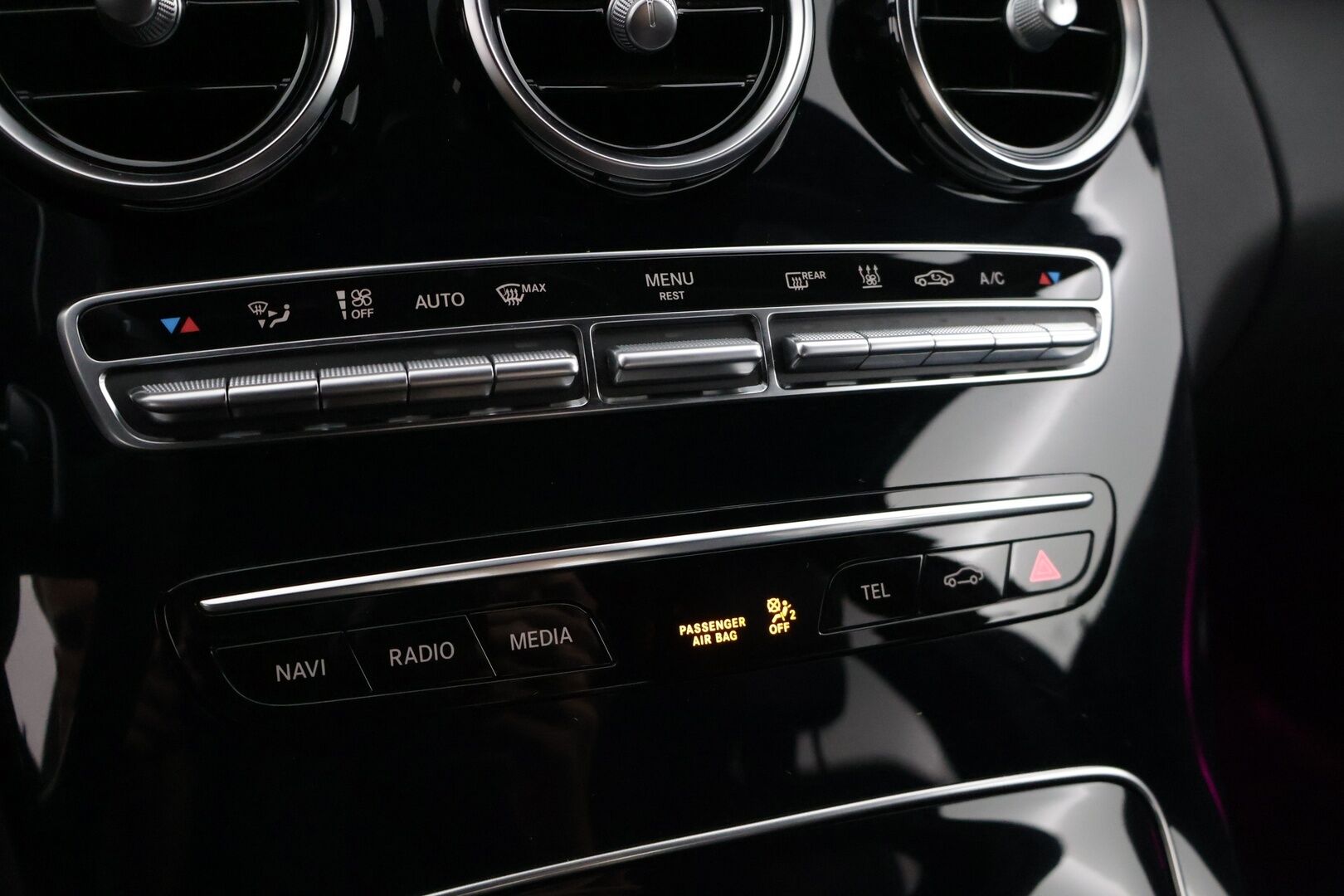 Mercedes-Benz C 2021 300 e A Business AMG Edition EQ Power * Burmester / Digimittaristo / ACC / Peruutuskamera / AMG / Koukku * - 3,99 % KORKOTARJOUS TÄHÄN AUTOON - Todella maltillisilla kilometreillä ja kovalla varustetasolla oleva yksilö! 