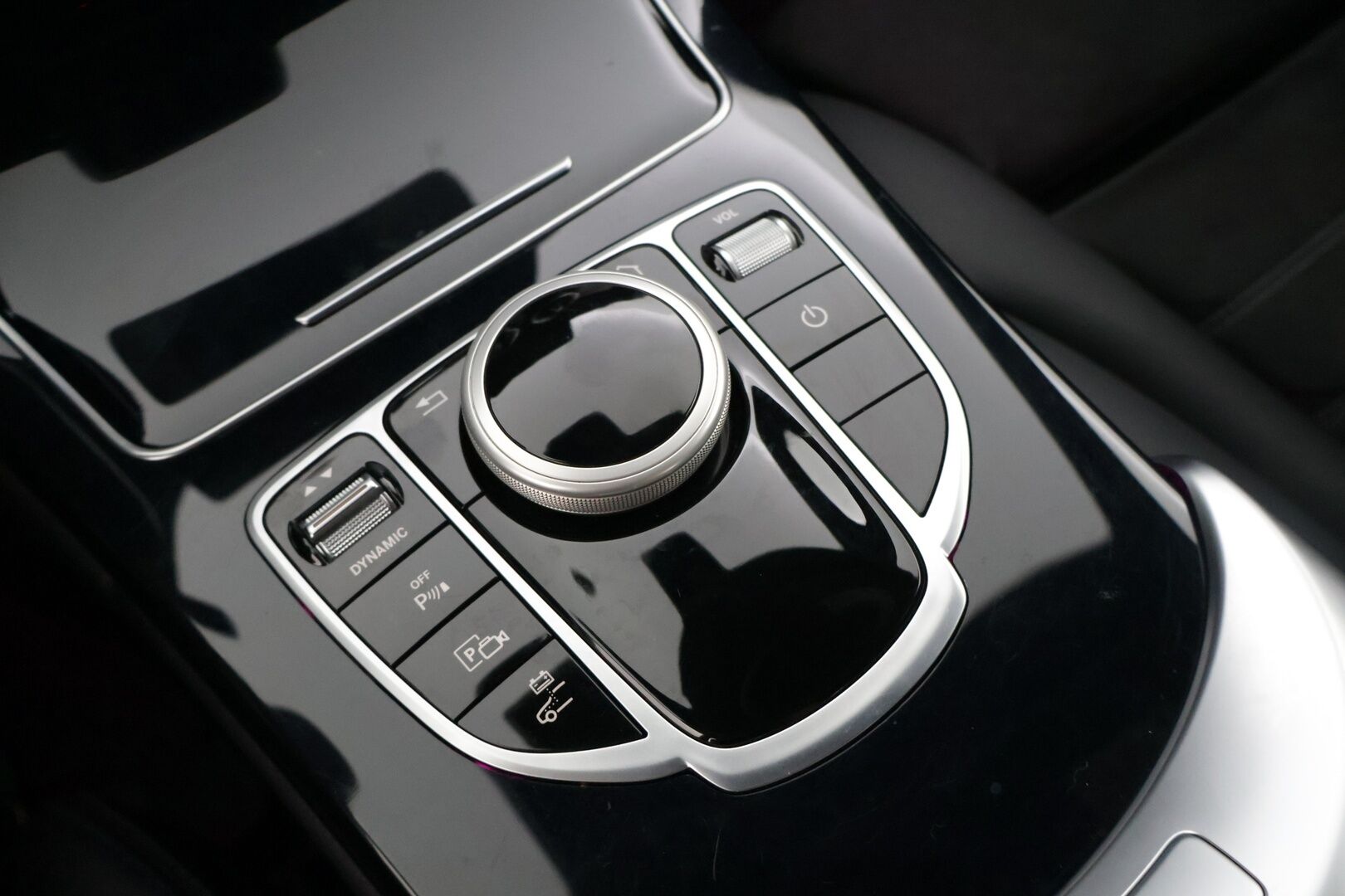 Mercedes-Benz C 2021 300 e A Business AMG Edition EQ Power * Burmester / Digimittaristo / ACC / Peruutuskamera / AMG / Koukku * - 3,99 % KORKOTARJOUS TÄHÄN AUTOON - Todella maltillisilla kilometreillä ja kovalla varustetasolla oleva yksilö! 
