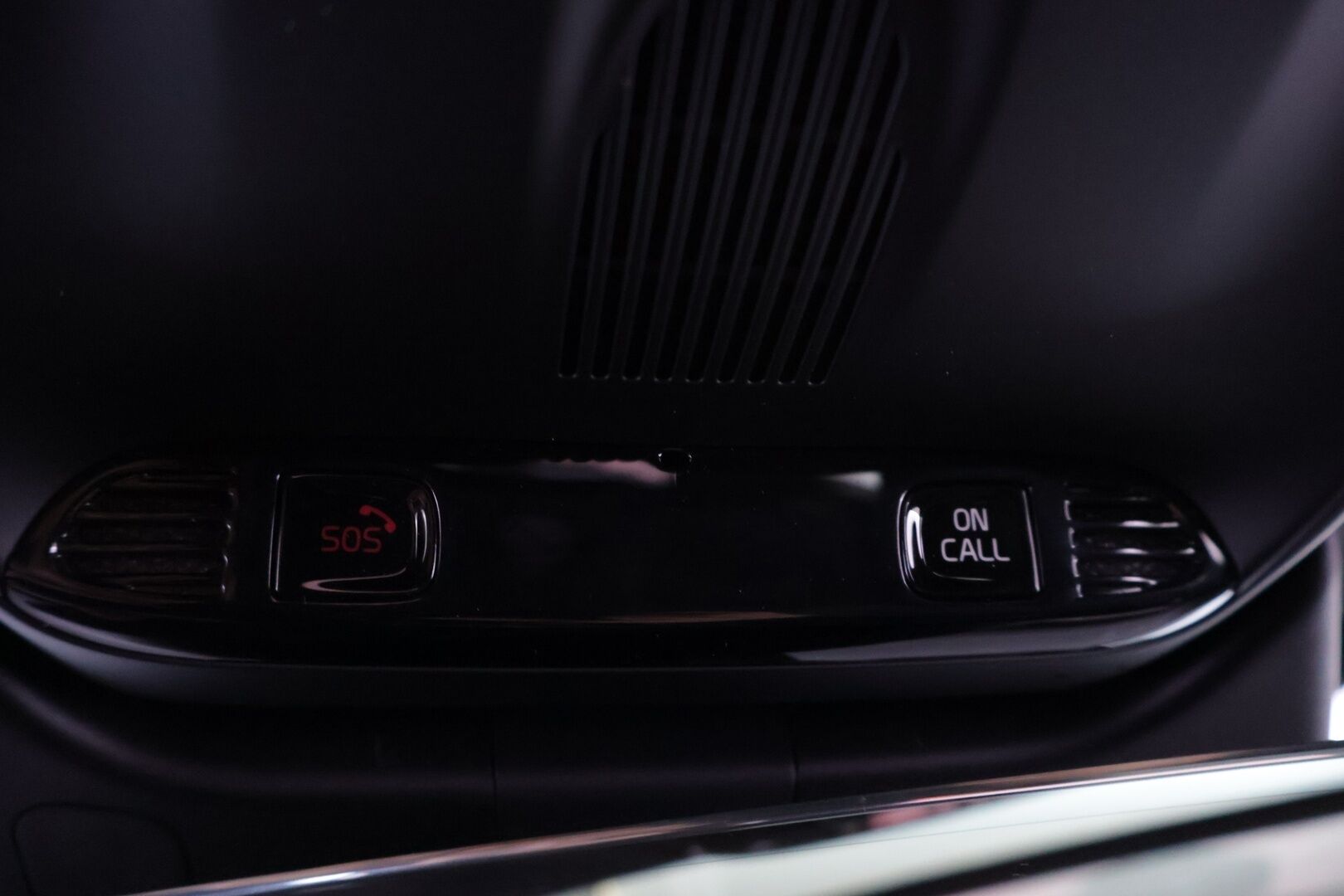 Volvo V60 2019 T8 AWD R-Design aut - Webasto | ACC | Nahka-Alcantara | Panorama | Peruutuskamera | Full LED | Sähköluukku | Huippuvarusteet | Juuri tullut Tampereelle!