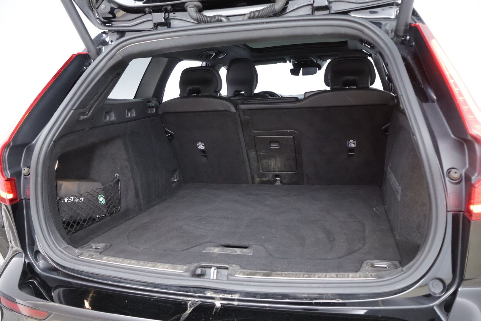 Volvo V60 2019 T8 AWD R-Design aut - Webasto | ACC | Nahka-Alcantara | Panorama | Peruutuskamera | Full LED | Sähköluukku | Huippuvarusteet | Juuri tullut Tampereelle!