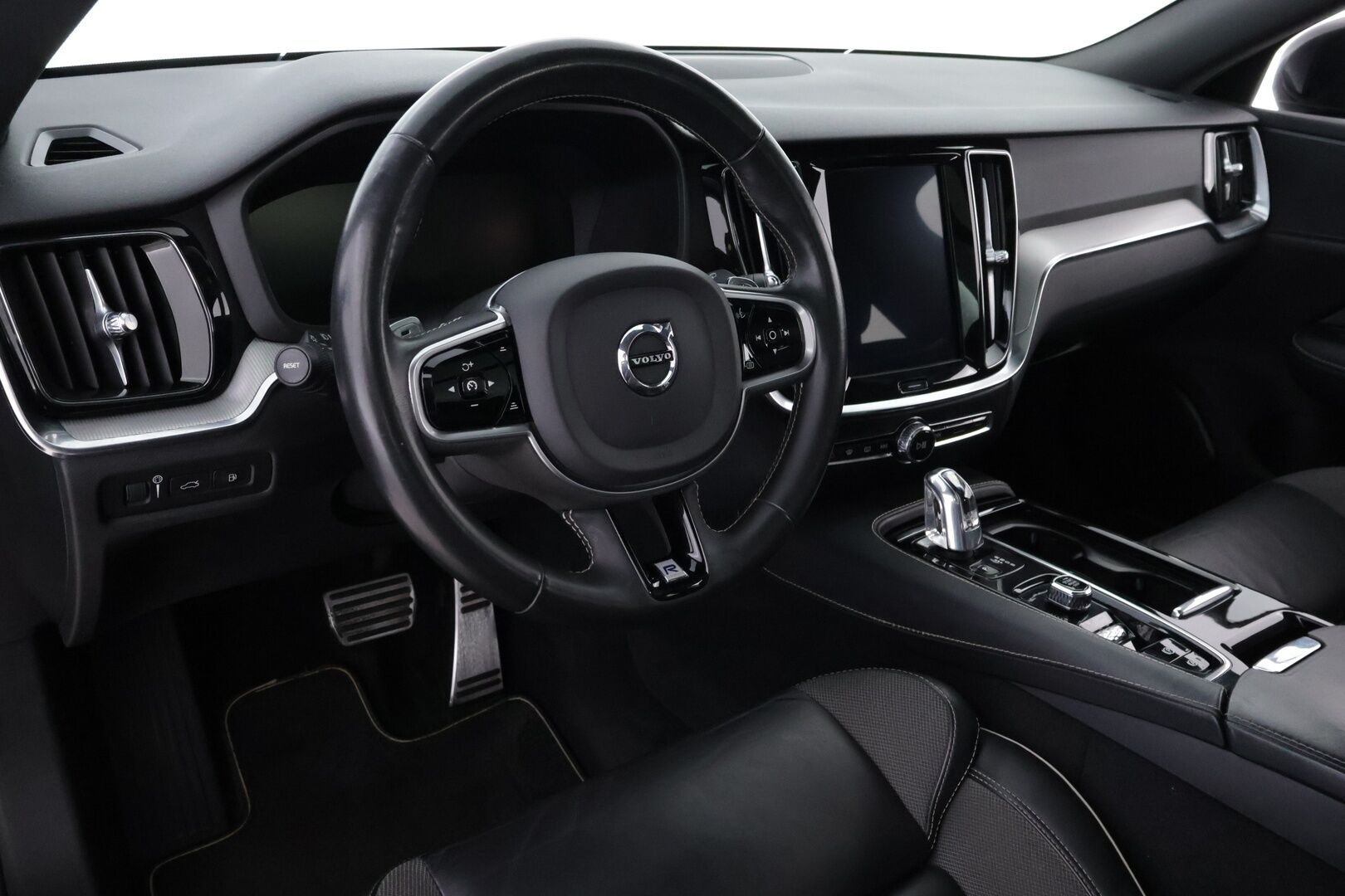Volvo V60 2019 T8 AWD R-Design aut - Webasto | ACC | Nahka-Alcantara | Panorama | Peruutuskamera | Full LED | Sähköluukku | Huippuvarusteet | Juuri tullut Tampereelle!