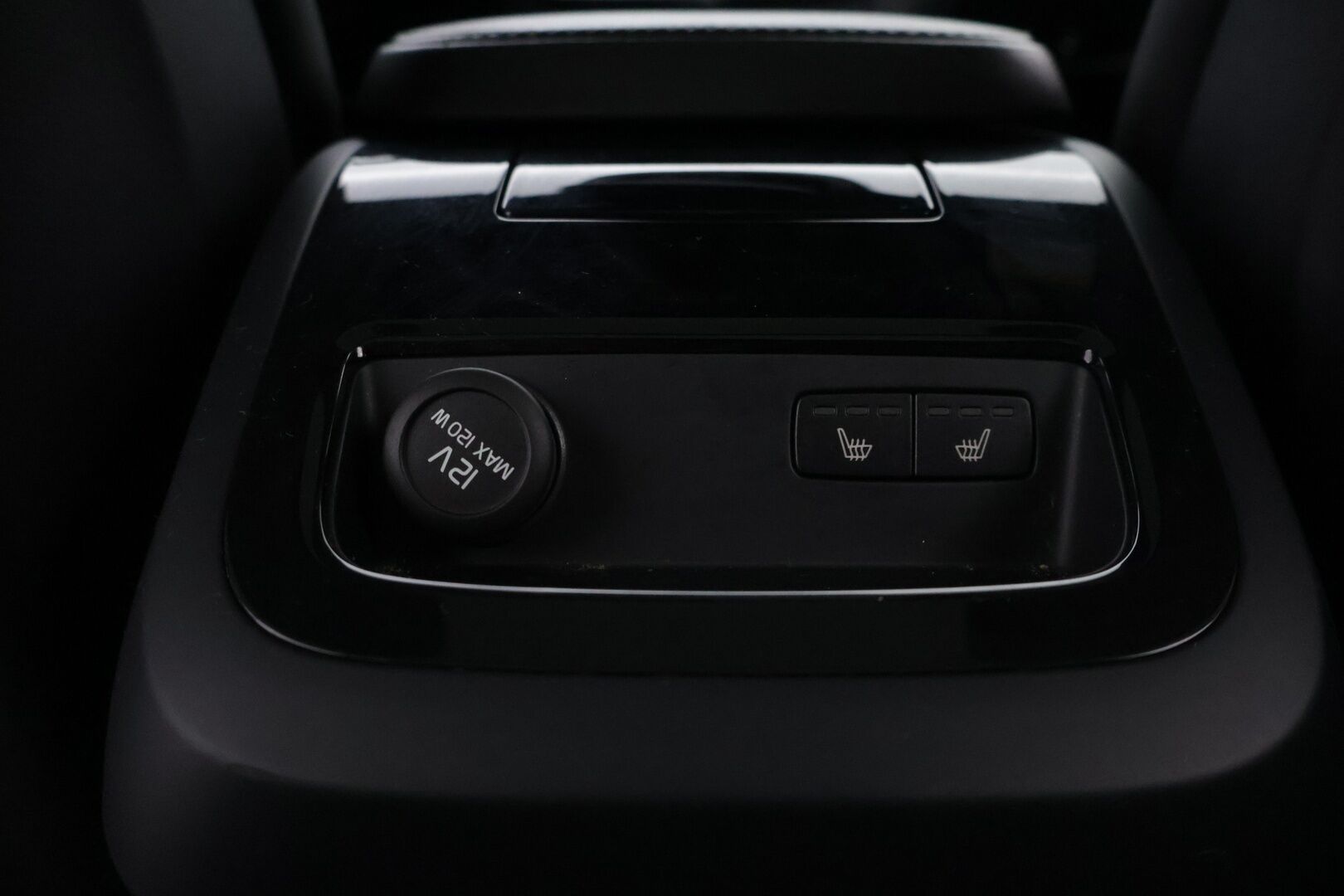 Volvo V60 2019 T8 AWD R-Design aut - Webasto | ACC | Nahka-Alcantara | Panorama | Peruutuskamera | Full LED | Sähköluukku | Huippuvarusteet | Juuri tullut Tampereelle!
