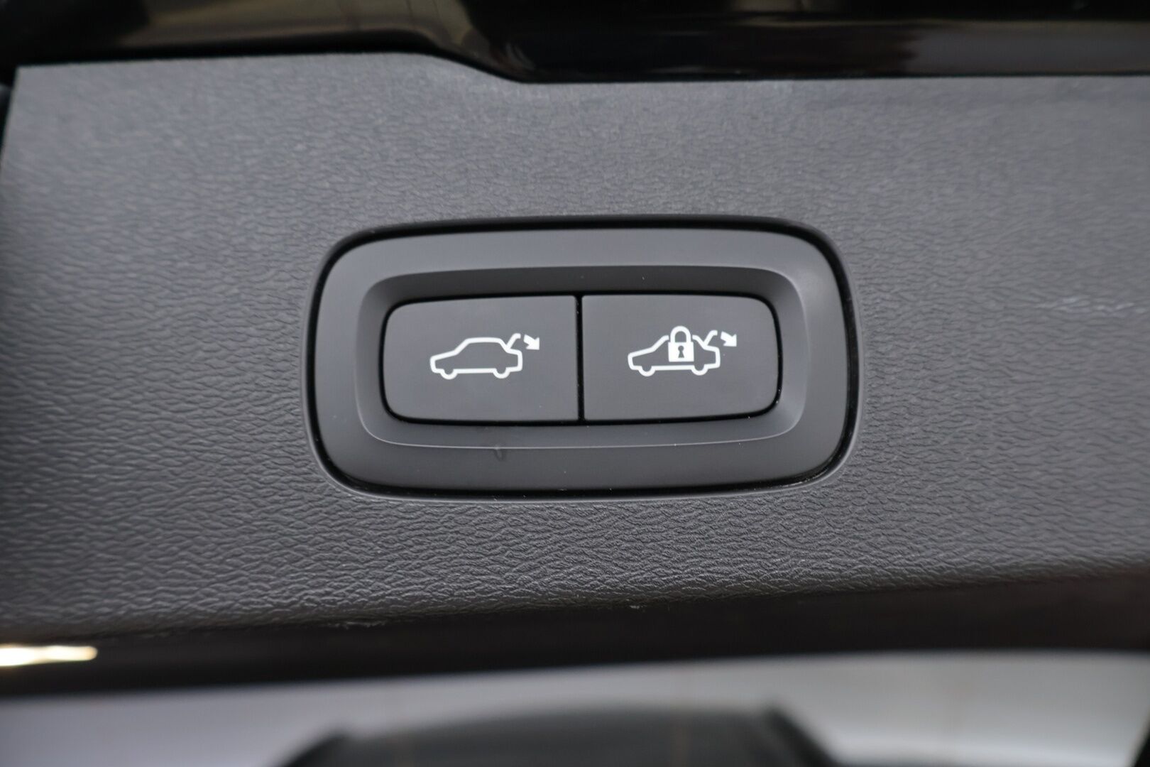 Volvo V60 2019 T8 AWD R-Design aut - Webasto | ACC | Nahka-Alcantara | Panorama | Peruutuskamera | Full LED | Sähköluukku | Huippuvarusteet | Juuri tullut Tampereelle!