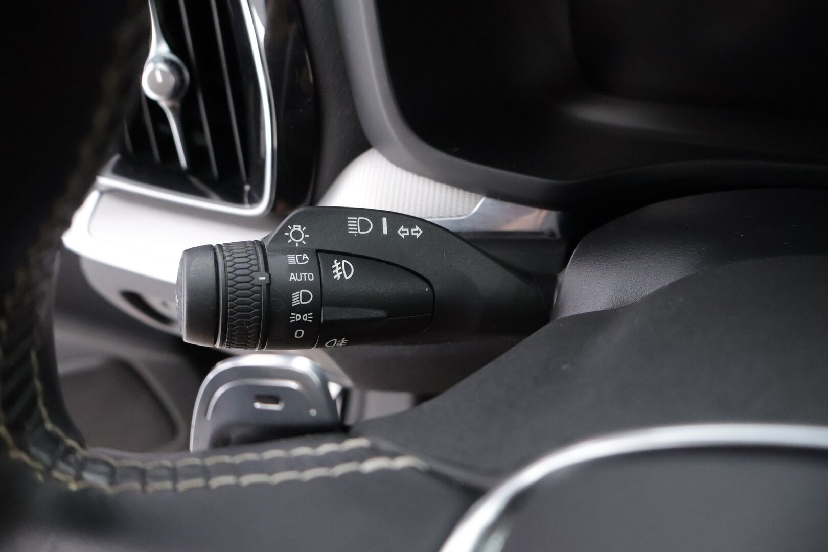Volvo V60 2019 T8 AWD R-Design aut - Webasto | ACC | Nahka-Alcantara | Panorama | Peruutuskamera | Full LED | Sähköluukku | Huippuvarusteet | Juuri tullut Tampereelle!