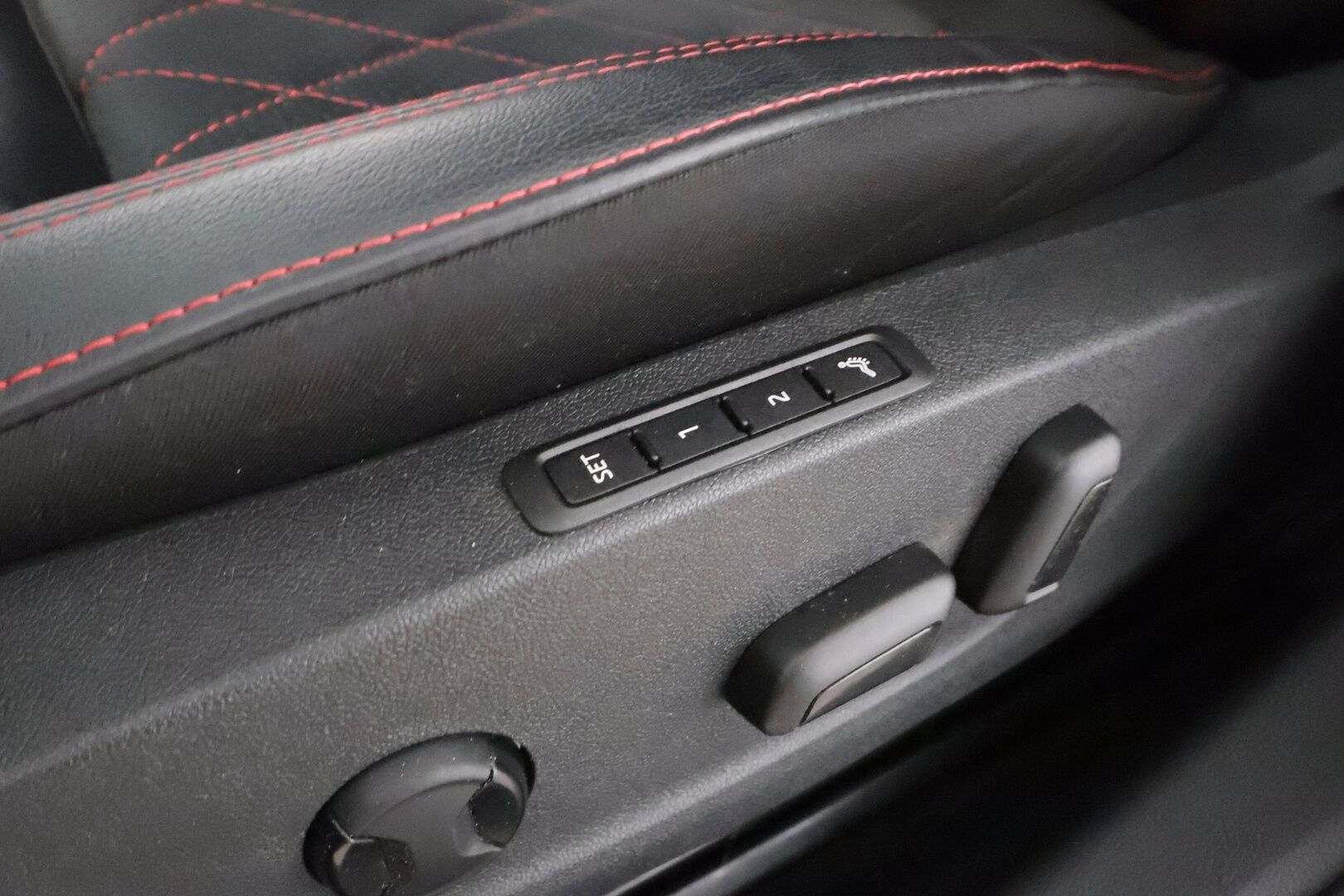 Skoda Octavia 2024 Combi 1.4 TSI PHEV RS iV DSG * ACC / P.kamera / Matrix LED / Muistipenkit hieronnalla / Navi / Webasto / KeylessGo / Sähköluukku * - 1.Om Suomi-auto / Kahdet renkaat aluvanteilla / Merkkihuollettu - HULLU BLACKWEEK KORKOTARJOUS 2,49%