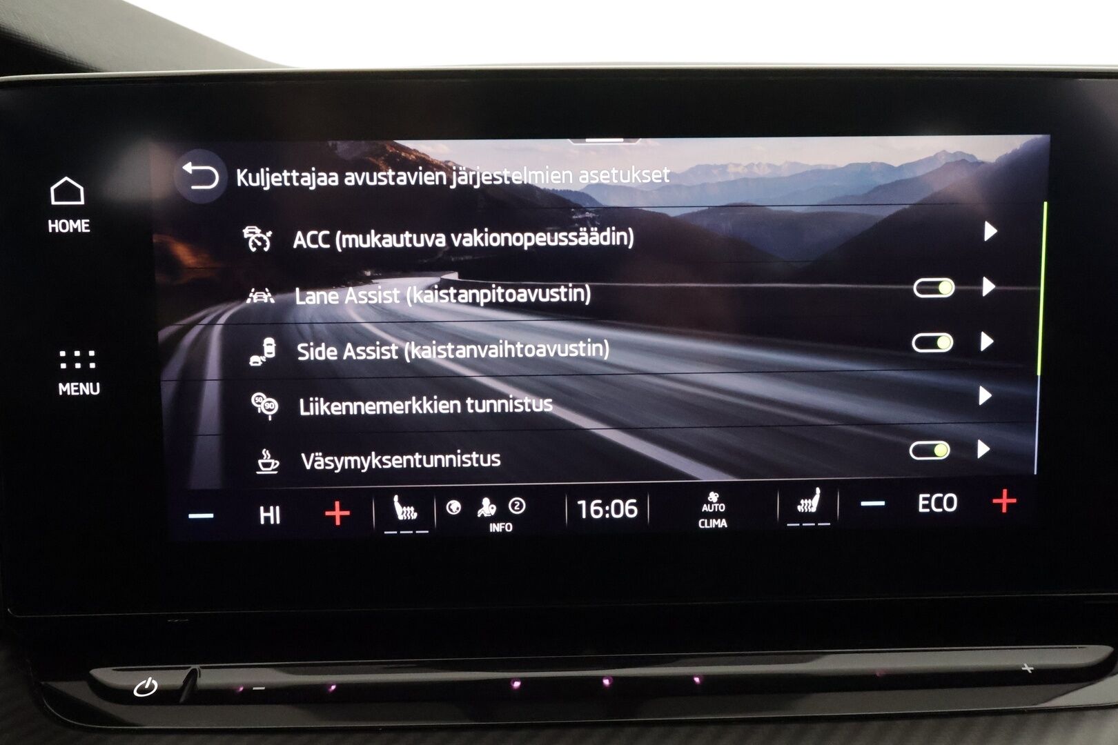 Skoda Octavia 2024 Combi 1.4 TSI PHEV RS iV DSG * ACC / P.kamera / Matrix LED / Muistipenkit hieronnalla / Navi / Webasto / KeylessGo / Sähköluukku * - 1.Om Suomi-auto / Akku kuntoatarkistettu / Kahdet renkaat aluvanteilla / Merkkihuollettu