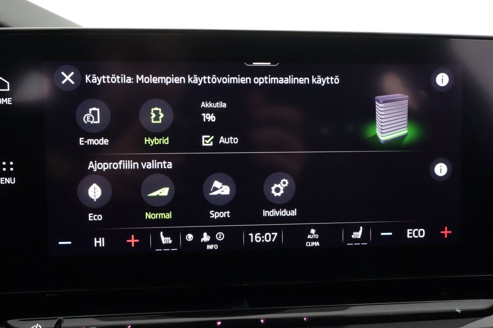Skoda Octavia 2024 Combi 1.4 TSI PHEV RS iV DSG * ACC / P.kamera / Matrix LED / Muistipenkit hieronnalla / Navi / Webasto / KeylessGo / Sähköluukku * - 1.Om Suomi-auto / Kahdet renkaat aluvanteilla / Merkkihuollettu - HULLU BLACKWEEK KORKOTARJOUS 2,49%