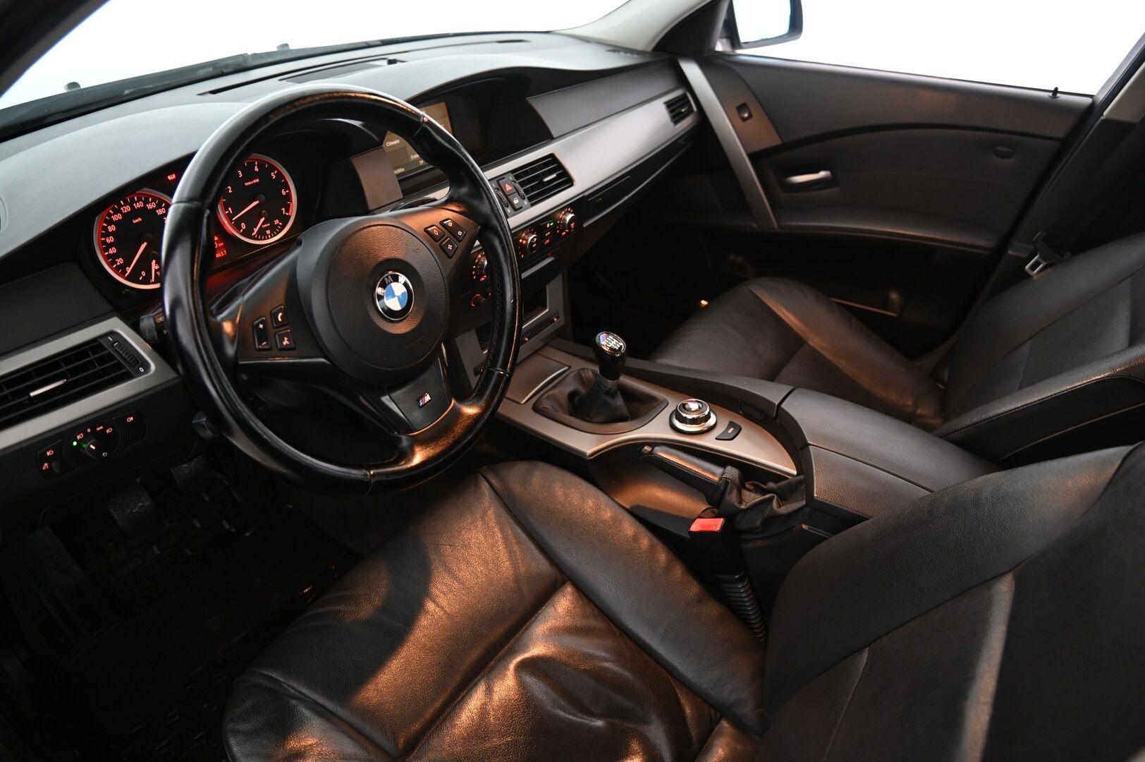 BMW 523 2006 E60 i *Myydään Huutokaupat.com*