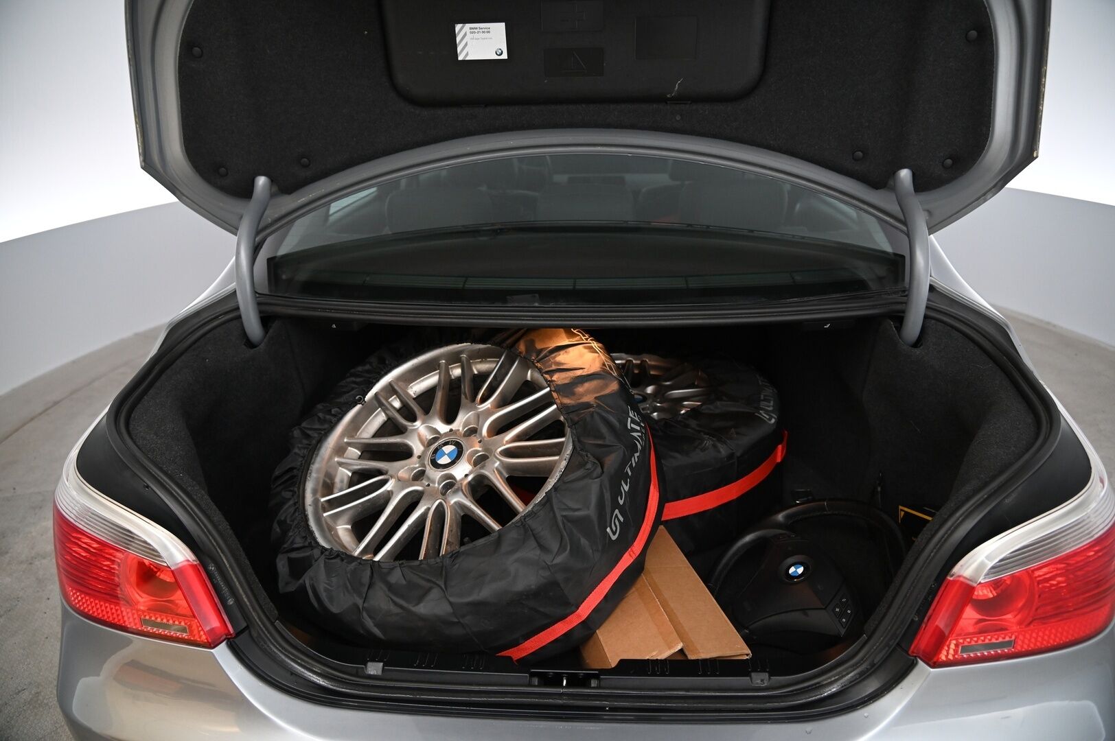 BMW 523 2006 E60 i *Myydään Huutokaupat.com*