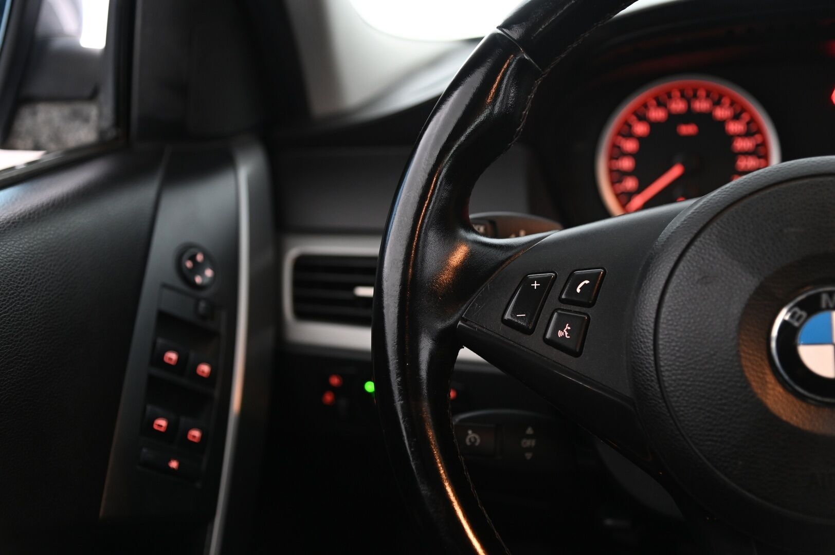 BMW 523 2006 E60 i *Myydään Huutokaupat.com*