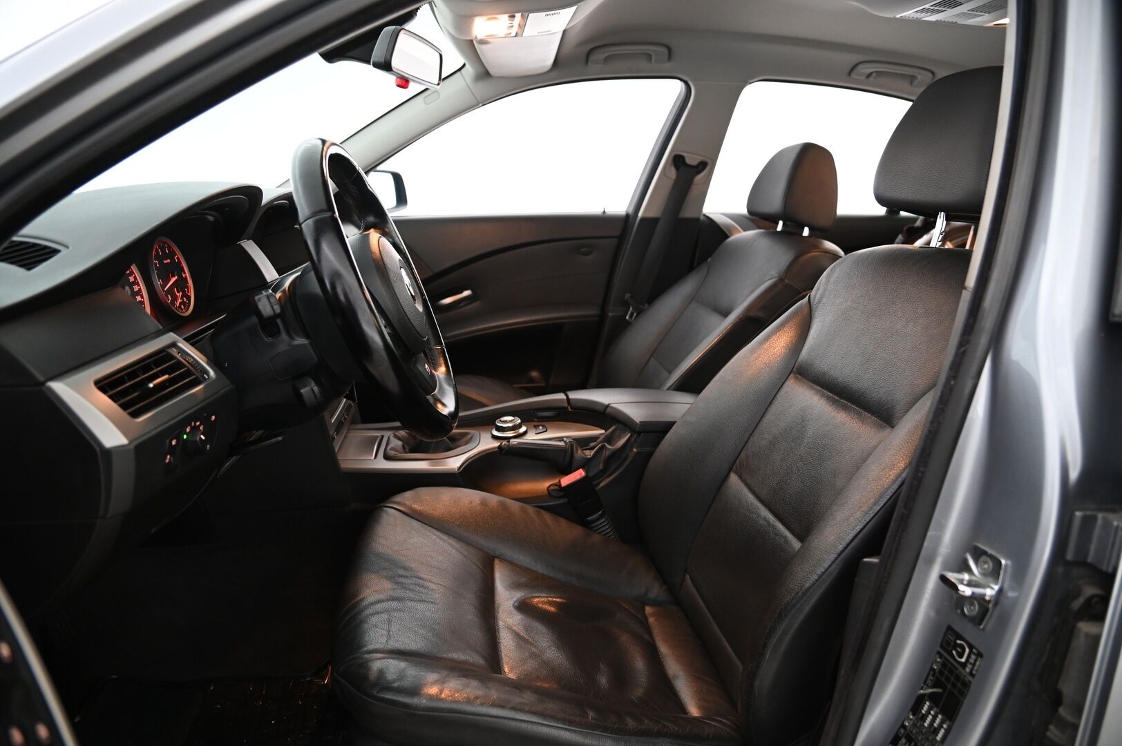 BMW 523 2006 E60 i *Myydään Huutokaupat.com*
