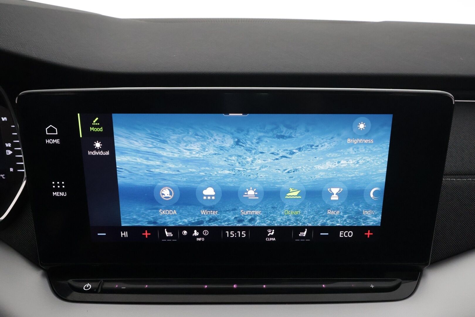 Skoda Octavia 2024 Combi 1.4 TSI PHEV Style iV DSG * ACC / HUD / Matrix LED / Hierovat penkit / Webasto / Navi * - 1.Om Suomi-auto / Digimittaristo / Akku kuntotarkastettu / Kahdet renkaat aluvanteilla