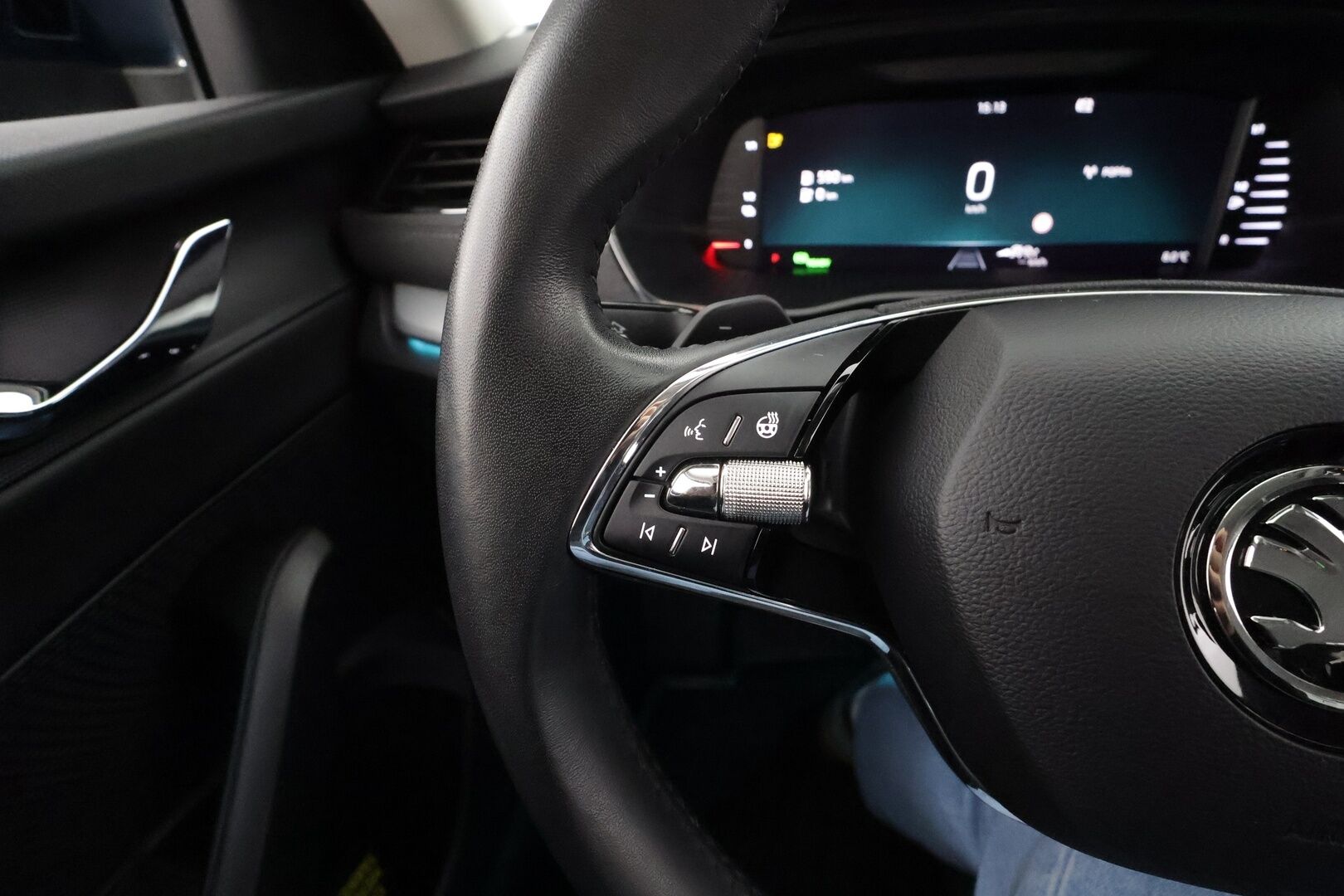 Skoda Octavia 2024 Combi 1.4 TSI PHEV Style iV DSG * ACC / HUD / Matrix LED / Hierovat penkit / Webasto / Navi * - 1.Om Suomi-auto / Digimittaristo / Akku kuntotarkastettu / Kahdet renkaat aluvanteilla