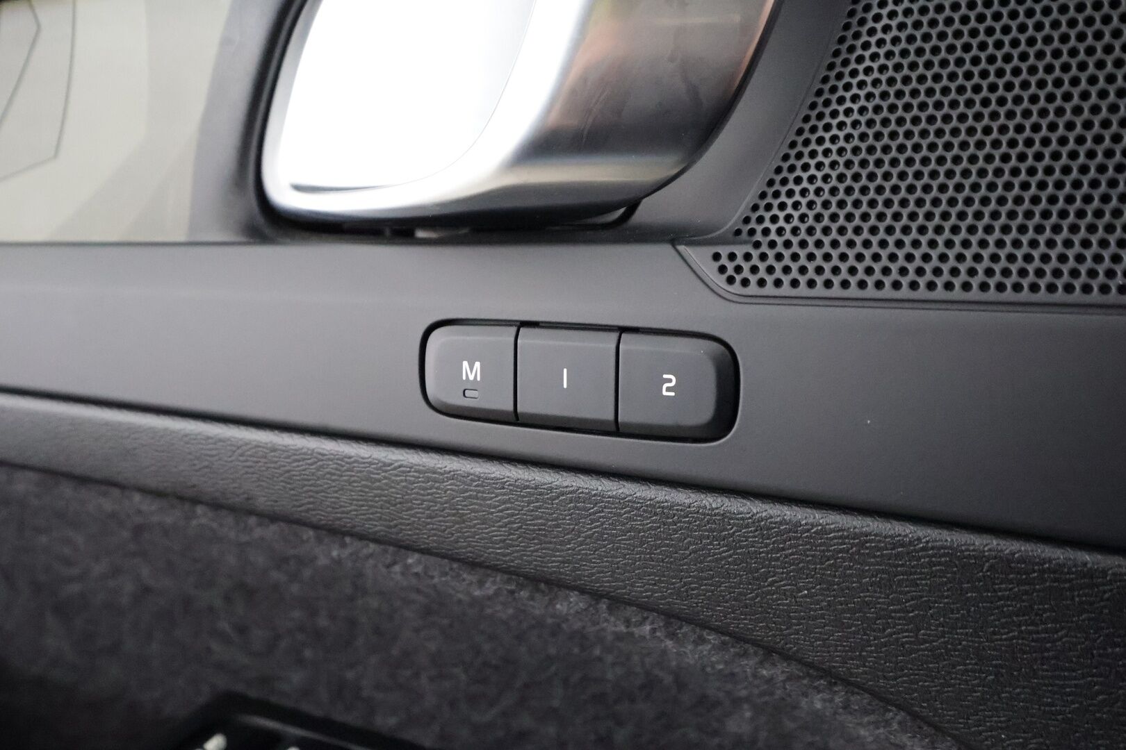 Volvo XC40 2024 Recharge Single Plus Extended Range - | ACC | Pilot assist | P.kamera | LED | Digimittaristo | Lämpöpumppu | Sporttipenkit | Keyless | Kahdet renkaat | 1.om Suomi-auto |