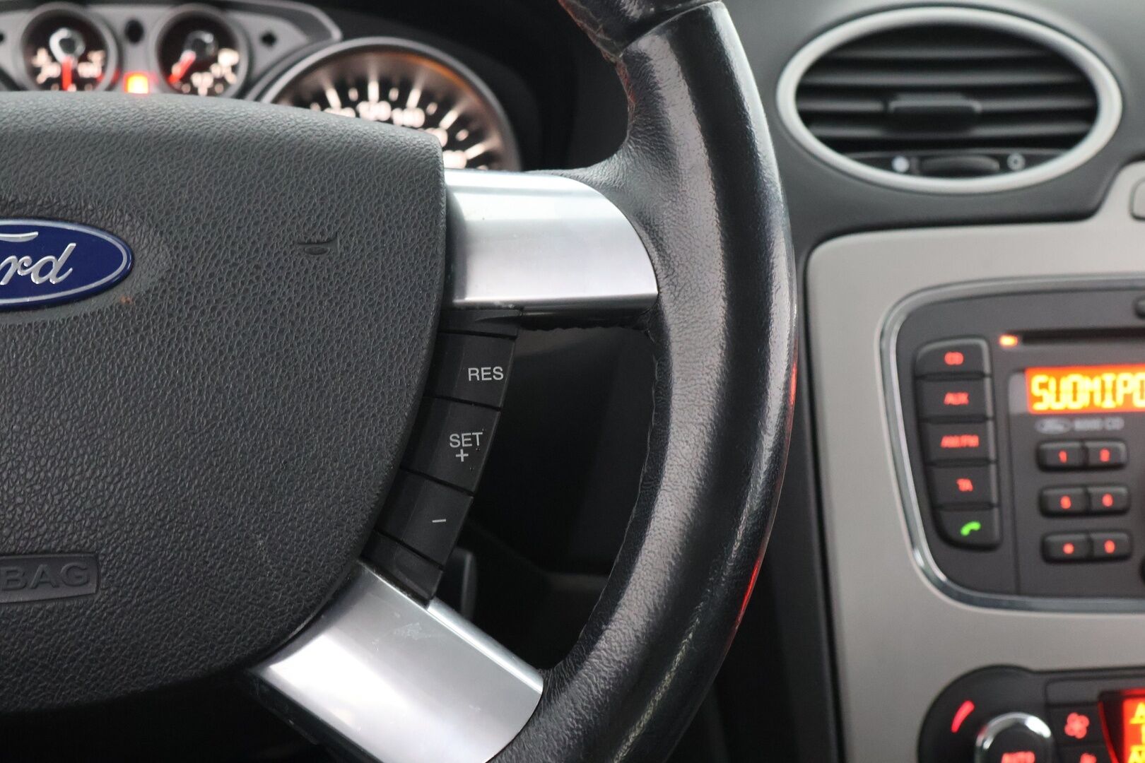 Ford Focus 2010 1,8 125 hv FlexiFuel Trend Design M5 Wagon / YritysOutlet - Myydään vain yrityksille - Tuore Leima / 2x renkaat ja huoltokirja!