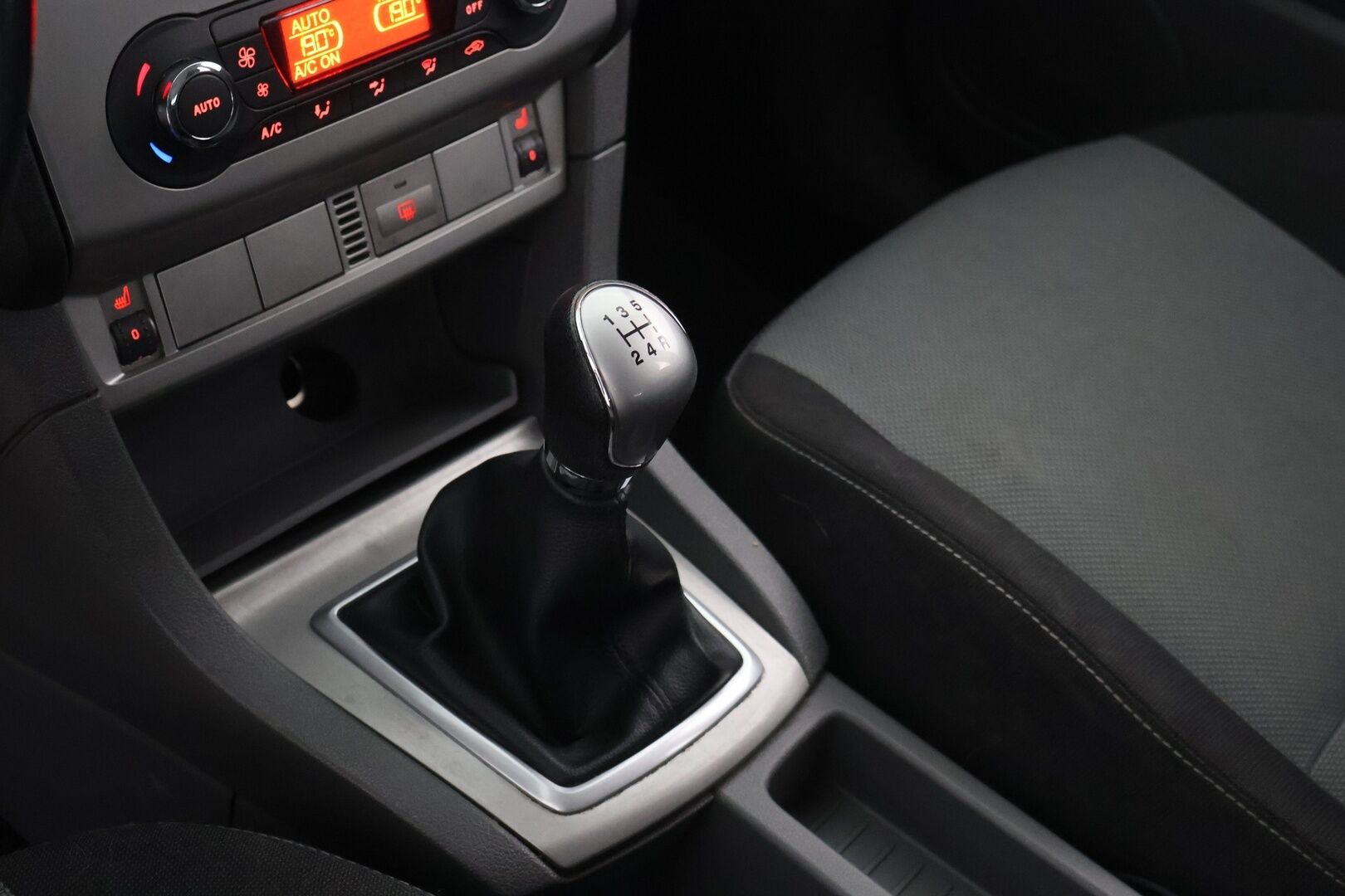 Ford Focus 2010 1,8 125 hv FlexiFuel Trend Design M5 Wagon / YritysOutlet - Myydään vain yrityksille - Tuore Leima / 2x renkaat ja huoltokirja!