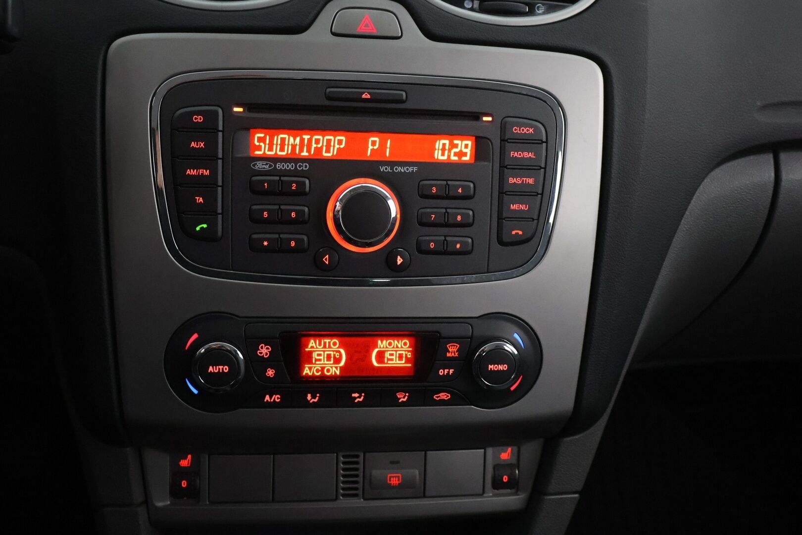 Ford Focus 2010 1,8 125 hv FlexiFuel Trend Design M5 Wagon / YritysOutlet - Myydään vain yrityksille - Tuore Leima / 2x renkaat ja huoltokirja!