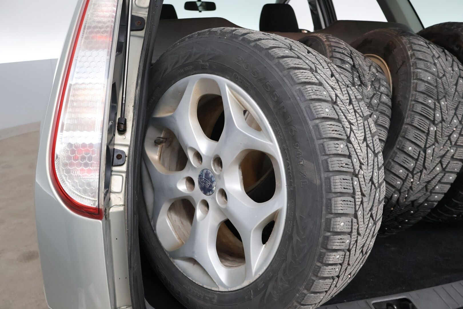 Ford Focus 2010 1,8 125 hv FlexiFuel Trend Design M5 Wagon / YritysOutlet - Myydään vain yrityksille - Tuore Leima / 2x renkaat ja huoltokirja!