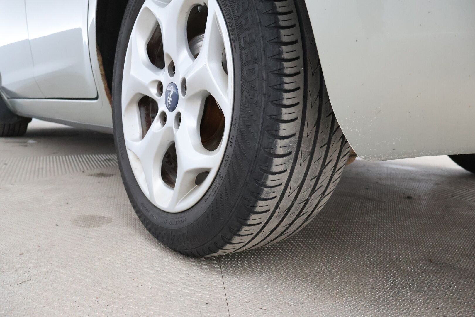 Ford Focus 2010 1,8 125 hv FlexiFuel Trend Design M5 Wagon / YritysOutlet - Myydään vain yrityksille - Tuore Leima / 2x renkaat ja huoltokirja!