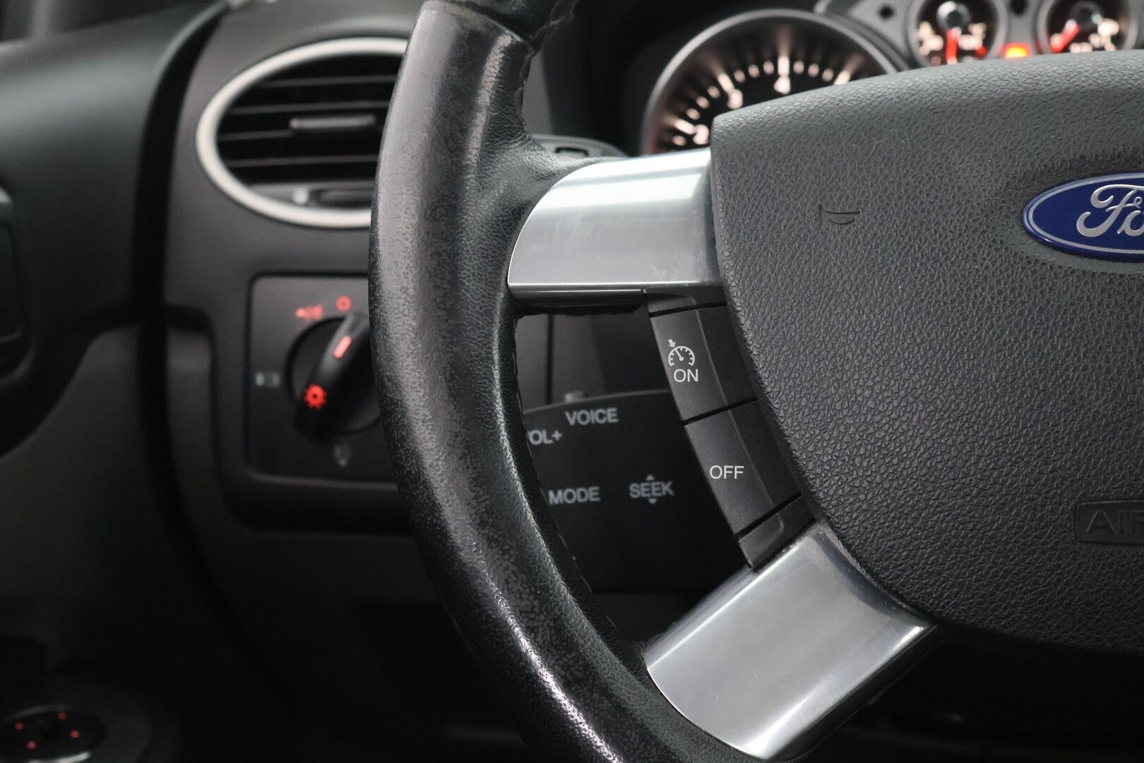 Ford Focus 2010 1,8 125 hv FlexiFuel Trend Design M5 Wagon / YritysOutlet - Myydään vain yrityksille - Tuore Leima / 2x renkaat ja huoltokirja!