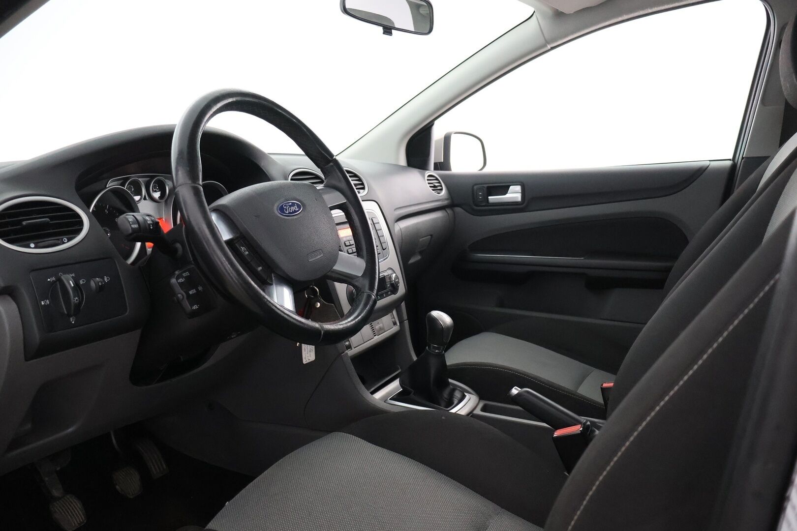 Ford Focus 2010 1,8 125 hv FlexiFuel Trend Design M5 Wagon / YritysOutlet - Myydään vain yrityksille - Tuore Leima / 2x renkaat ja huoltokirja!