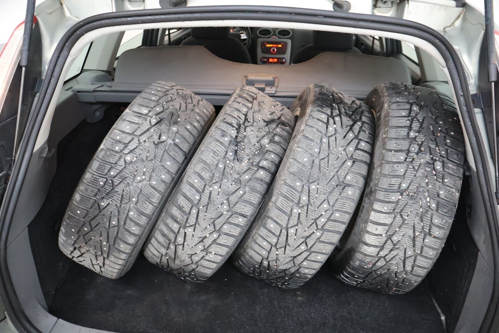 Ford Focus 2010 1,8 125 hv FlexiFuel Trend Design M5 Wagon / YritysOutlet - Myydään vain yrityksille - Tuore Leima / 2x renkaat ja huoltokirja!