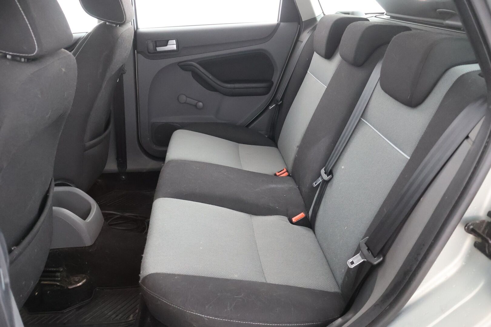 Ford Focus 2010 1,8 125 hv FlexiFuel Trend Design M5 Wagon / YritysOutlet - Myydään vain yrityksille - Tuore Leima / 2x renkaat ja huoltokirja!