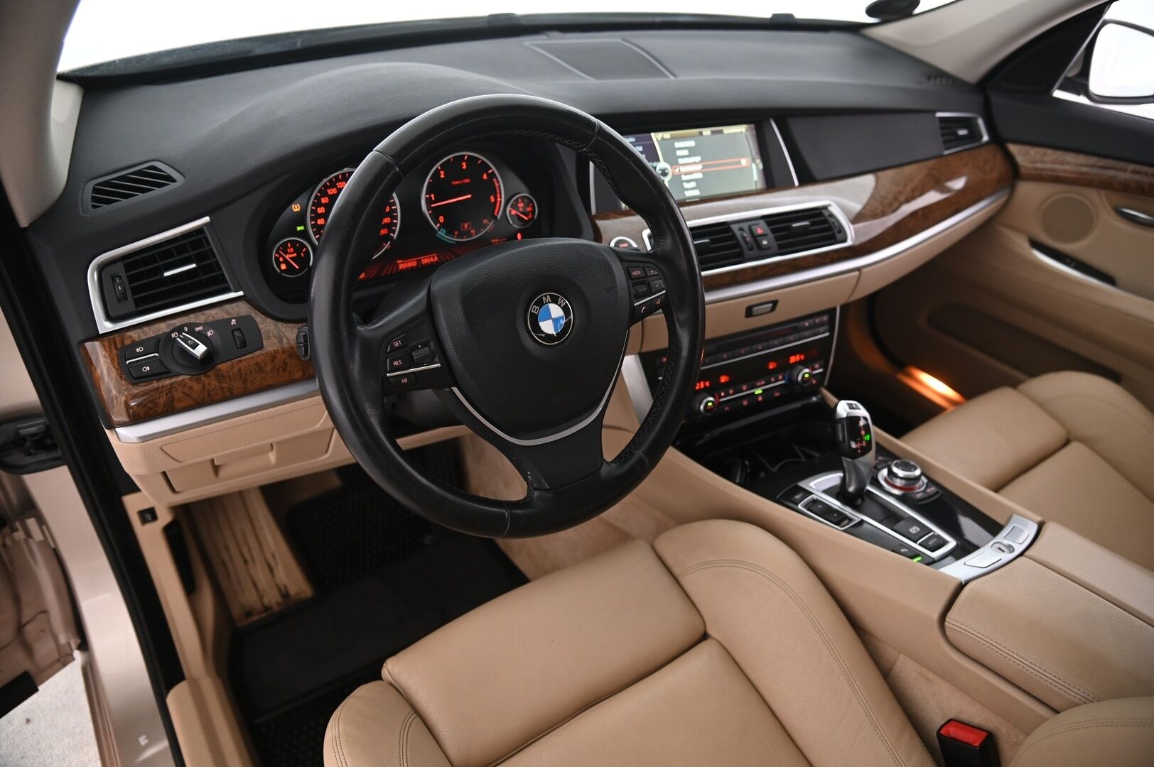 BMW 530 2010 A F07 Gran Turismo - Suomi-auto | Vetokoukku | Prof. Navi | Lohko | 2x renkaat&aluvantein