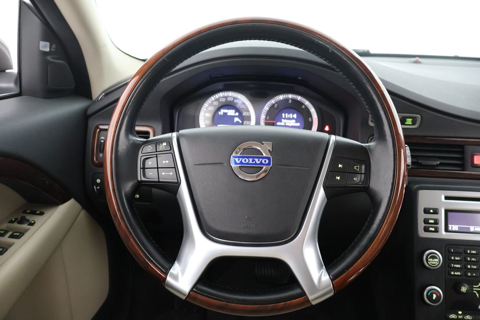 Volvo V70 2010 2,4D Summum aut - Suomi auto | ACC | Blis | Muistipenkki | Nahat | Kattavat huollot | 2x renkaat