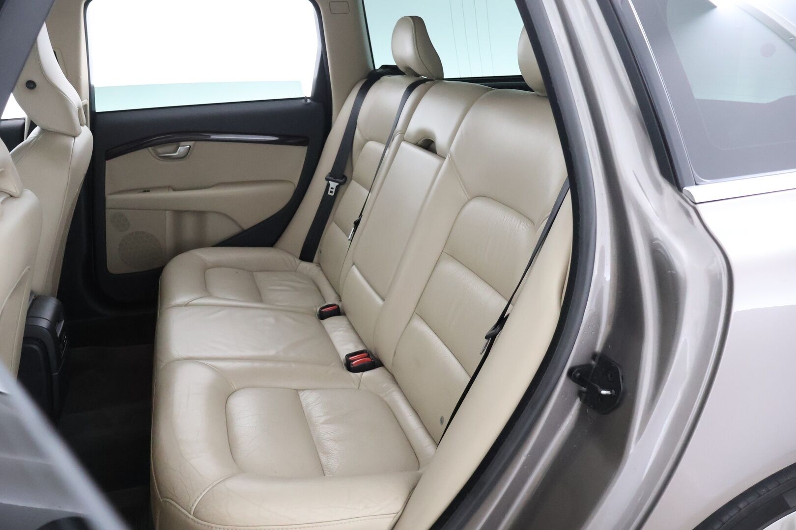 Volvo V70 2010 2,4D Summum aut - Suomi auto | ACC | Blis | Muistipenkki | Nahat | Kattavat huollot | 2x renkaat