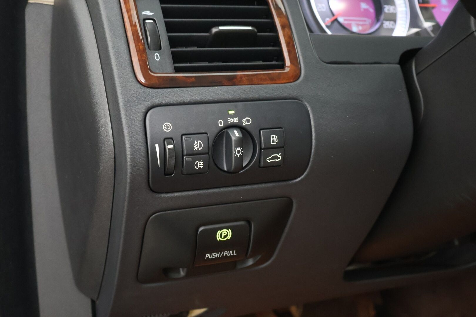 Volvo V70 2010 2,4D Summum aut - Suomi auto | ACC | Blis | Muistipenkki | Nahat | Kattavat huollot | 2x renkaat