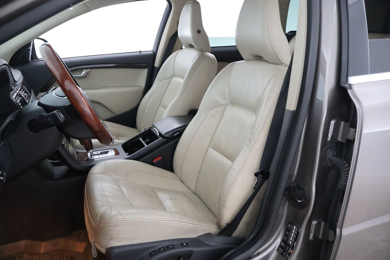Volvo V70 2010 2,4D Summum aut - Suomi auto | ACC | Blis | Muistipenkki | Nahat | Kattavat huollot | 2x renkaat