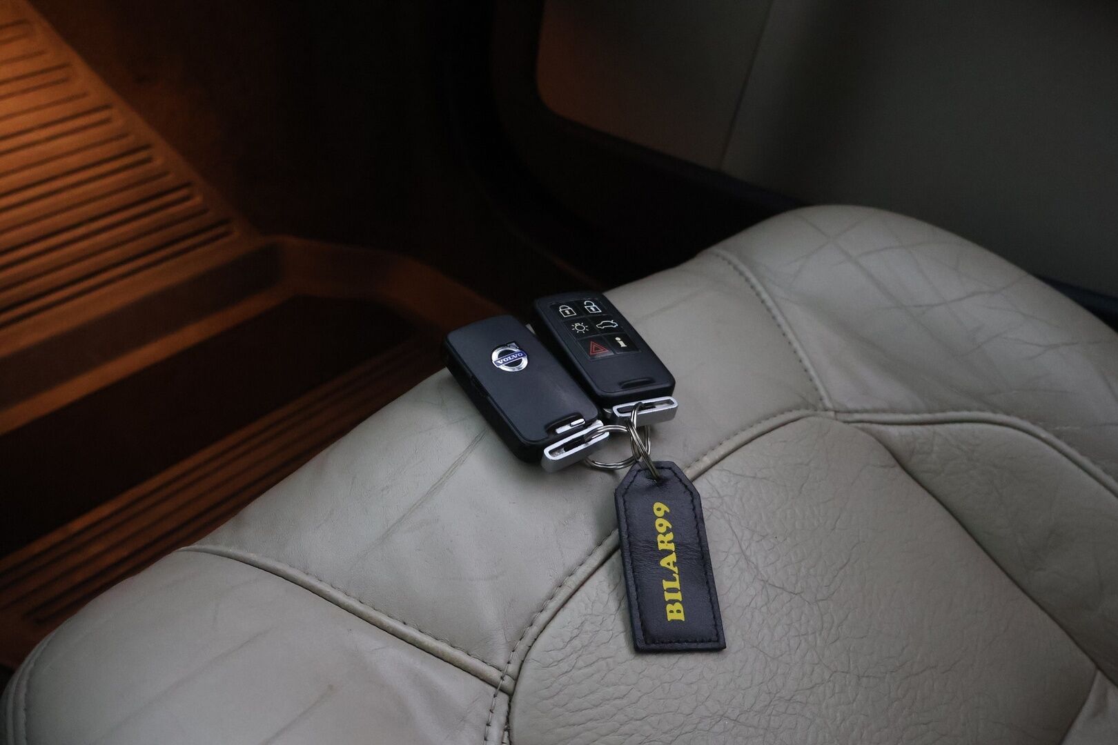 Volvo V70 2010 2,4D Summum aut - Suomi auto | ACC | Blis | Muistipenkki | Nahat | Kattavat huollot | 2x renkaat