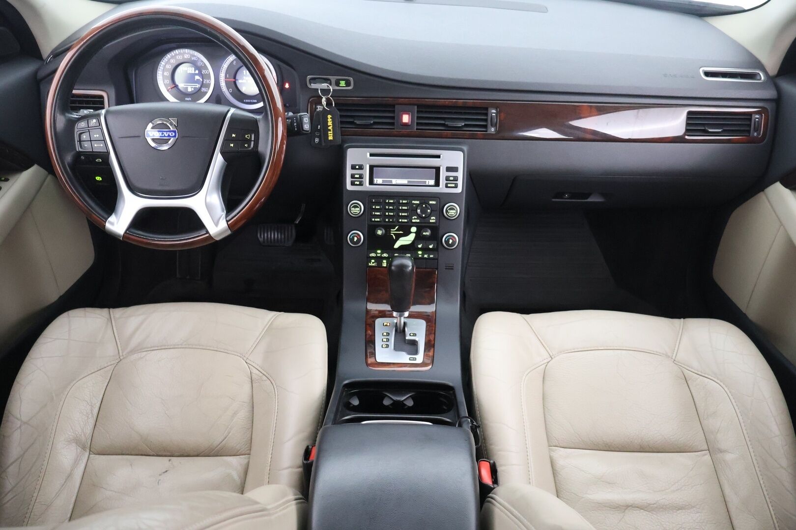 Volvo V70 2010 2,4D Summum aut - Suomi auto | ACC | Blis | Muistipenkki | Nahat | Kattavat huollot | 2x renkaat