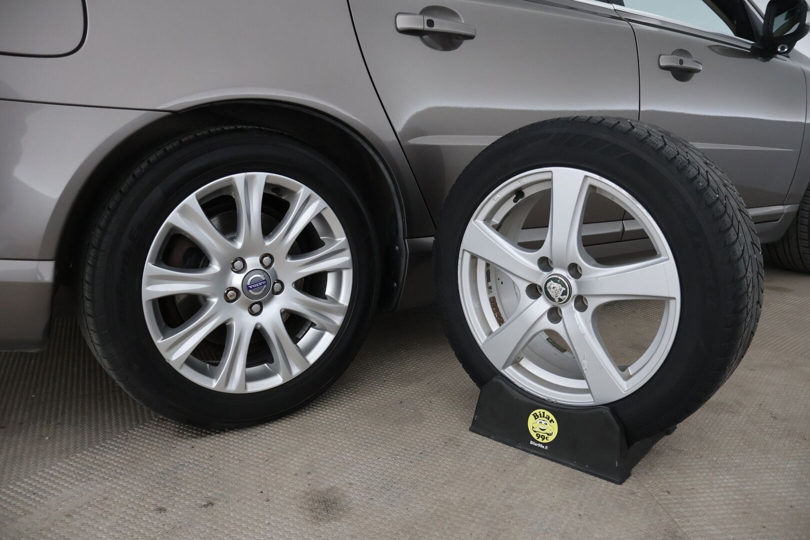 Volvo V70 2010 2,4D Summum aut - Suomi auto | ACC | Blis | Muistipenkki | Nahat | Kattavat huollot | 2x renkaat