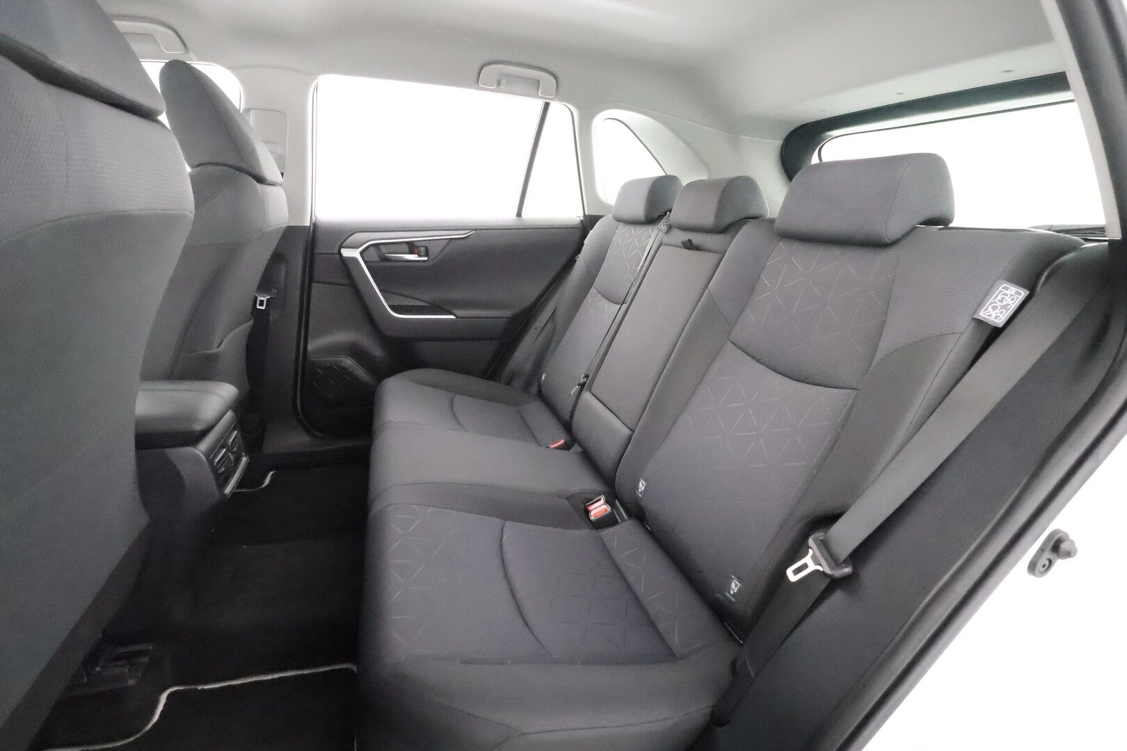 Toyota RAV4 2020 2,5 Hybrid AWD-i Active - | ACC | Koukku | LED | Navi | P.kamera ja tutkat | Apple & Android | LTA | RSA | PCS | BT | Lämm. ratti | Sähk. takaluukku | 1-om suomiauto | 
