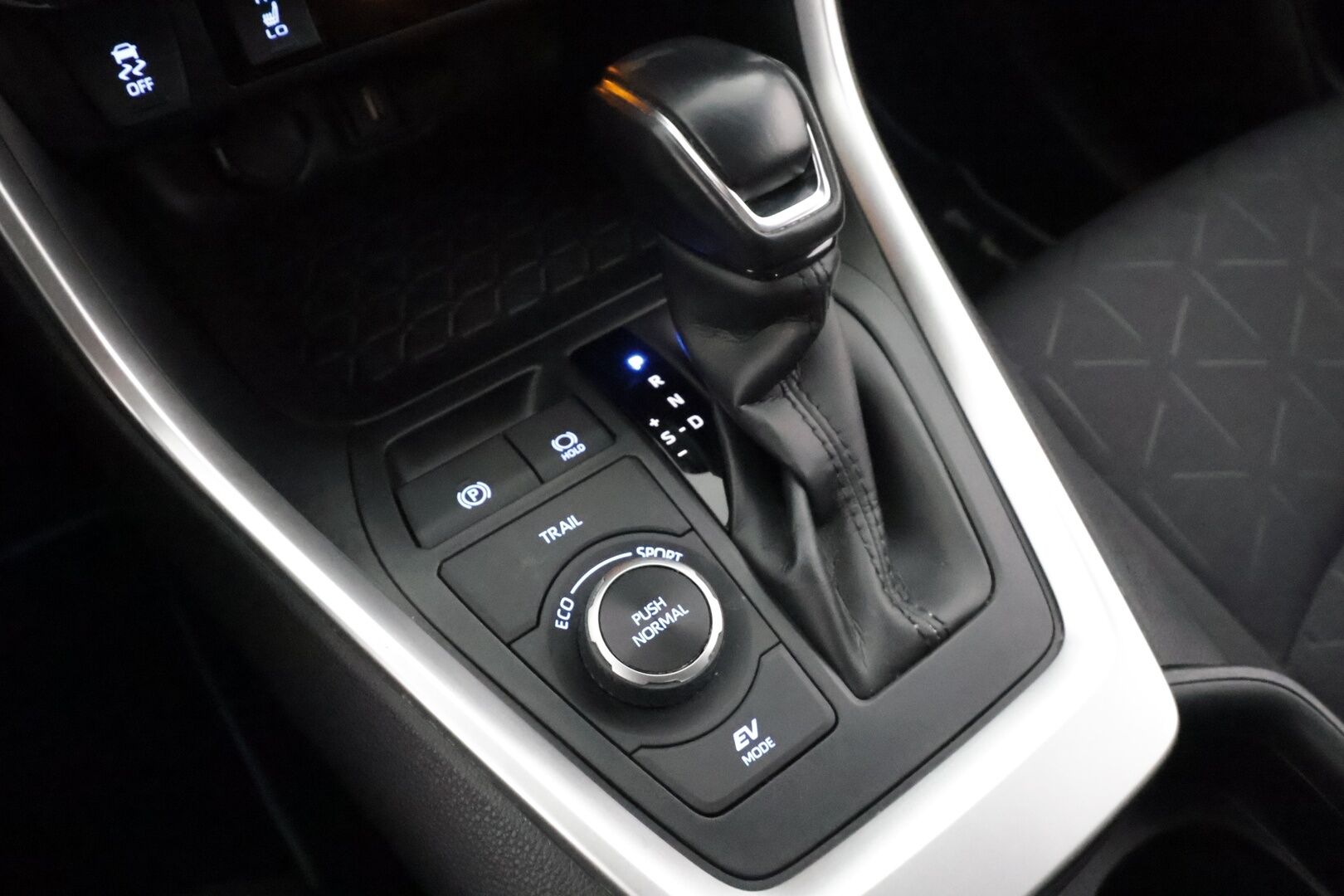 Toyota RAV4 2020 2,5 Hybrid AWD-i Active - | ACC | Koukku | LED | Navi | P.kamera ja tutkat | Apple & Android | LTA | RSA | PCS | BT | Lämm. ratti | Sähk. takaluukku | 1-om suomiauto | 