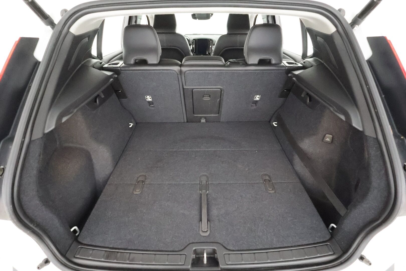 Volvo XC40 2020 T3 Business aut * Webasto / Koukku / ACC / LED / P.Tutkat / Kaistavahti / Keyless * - Suomi-auto / Kahdet renkaat aluvanteilla