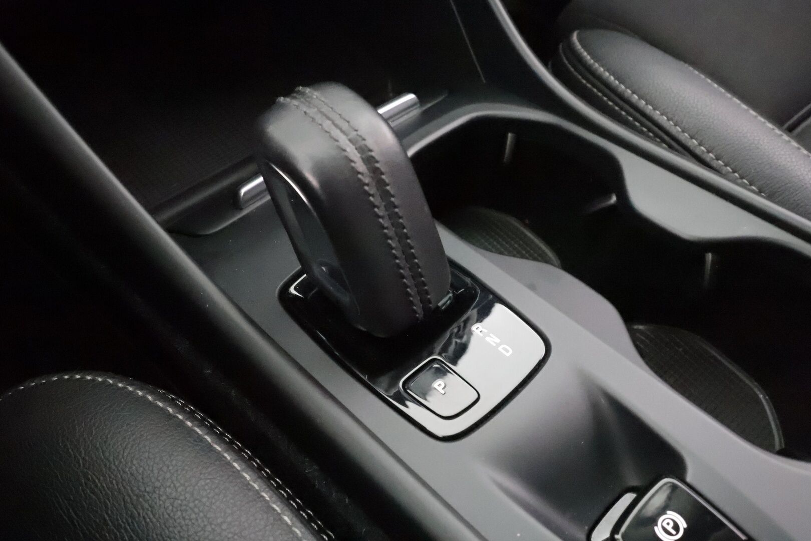 Volvo XC40 2020 T3 Business aut * Webasto / Koukku / ACC / LED / P.Tutkat / Kaistavahti / Keyless * - Suomi-auto / Kahdet renkaat aluvanteilla