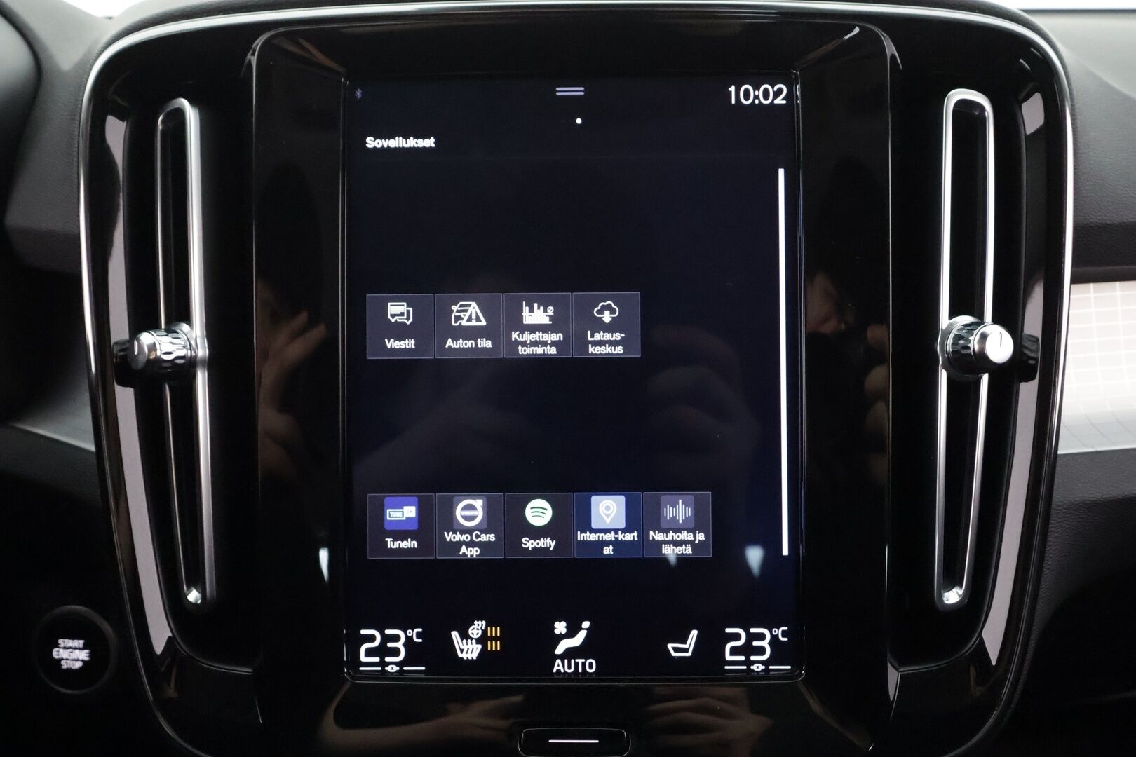 Volvo XC40 2020 T3 Business aut * Webasto / Koukku / ACC / LED / P.Tutkat / Kaistavahti / Keyless * - Suomi-auto / Kahdet renkaat aluvanteilla