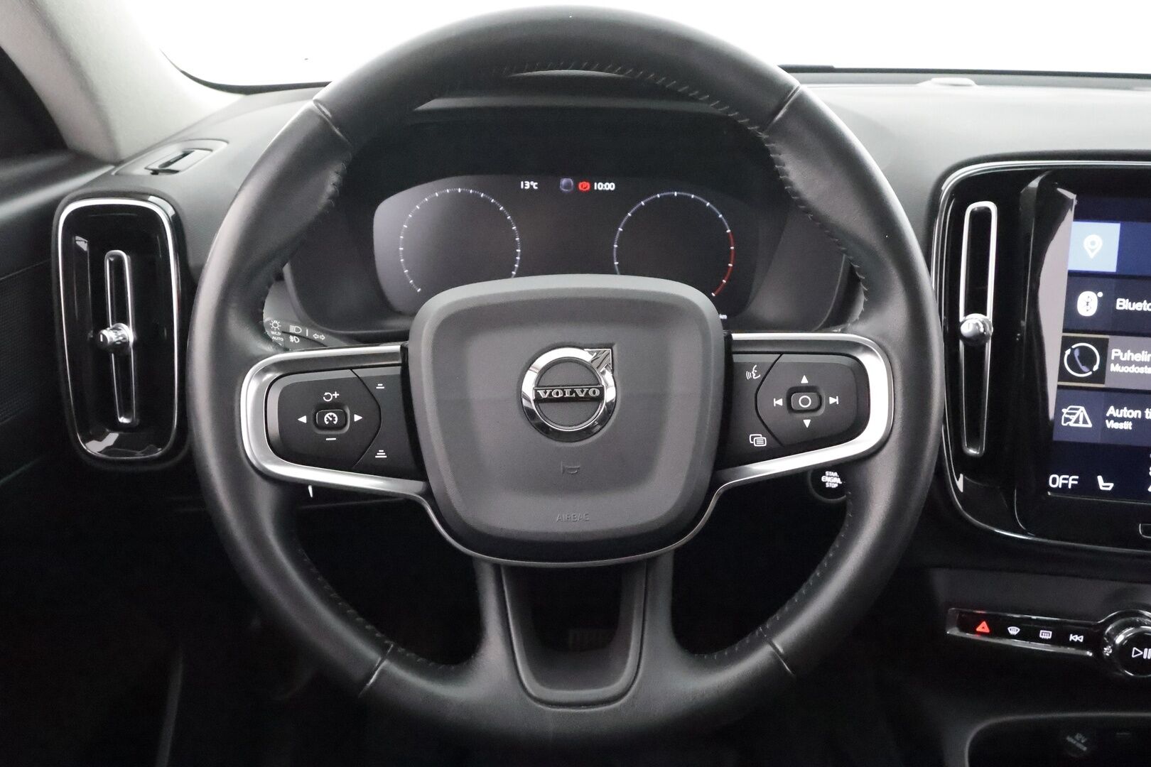 Volvo XC40 2020 T3 Business aut * Webasto / Koukku / ACC / LED / P.Tutkat / Kaistavahti / Keyless * - Suomi-auto / Kahdet renkaat aluvanteilla