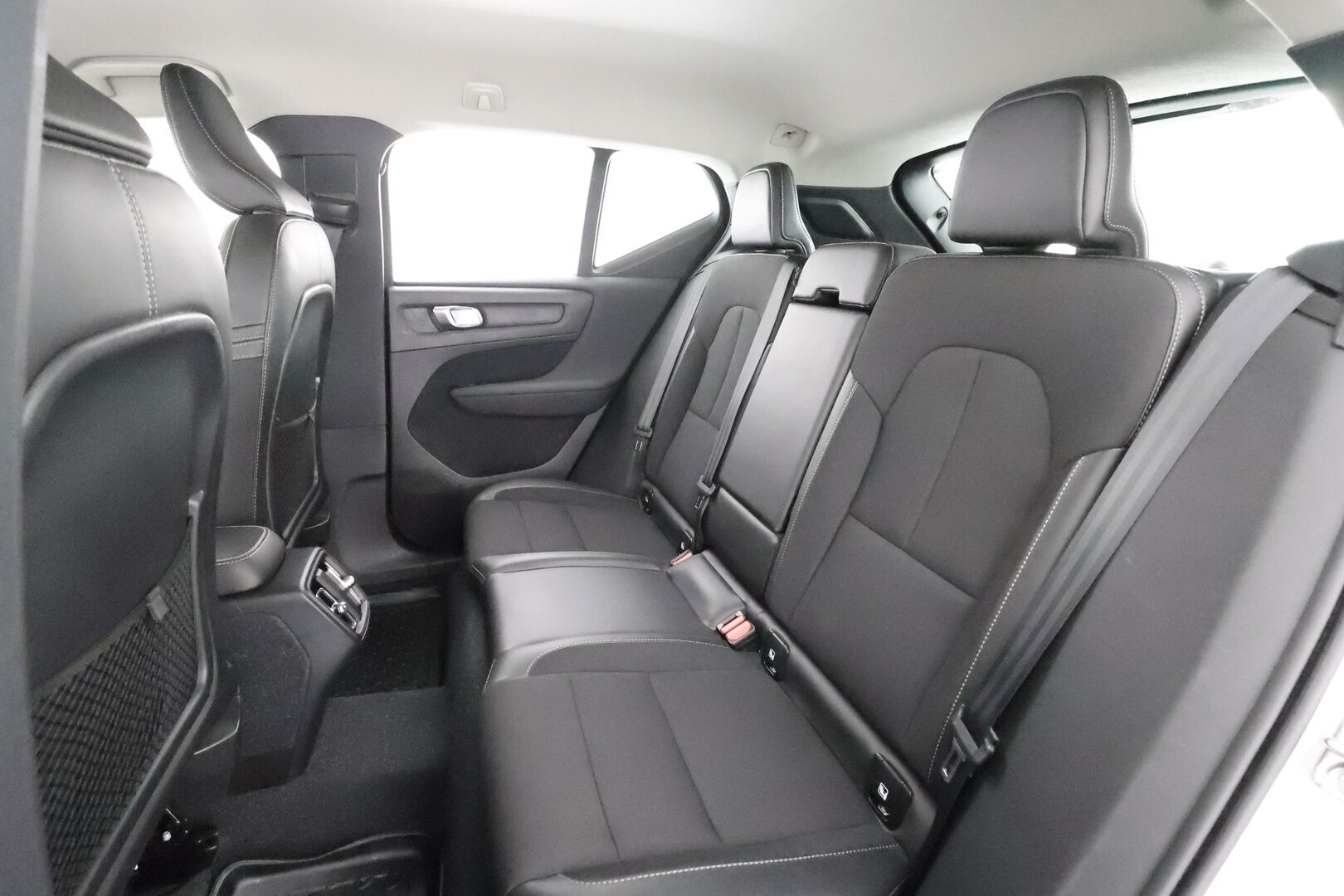 Volvo XC40 2020 T3 Business aut * Webasto / Koukku / ACC / LED / P.Tutkat / Kaistavahti / Keyless * - Suomi-auto / Kahdet renkaat aluvanteilla