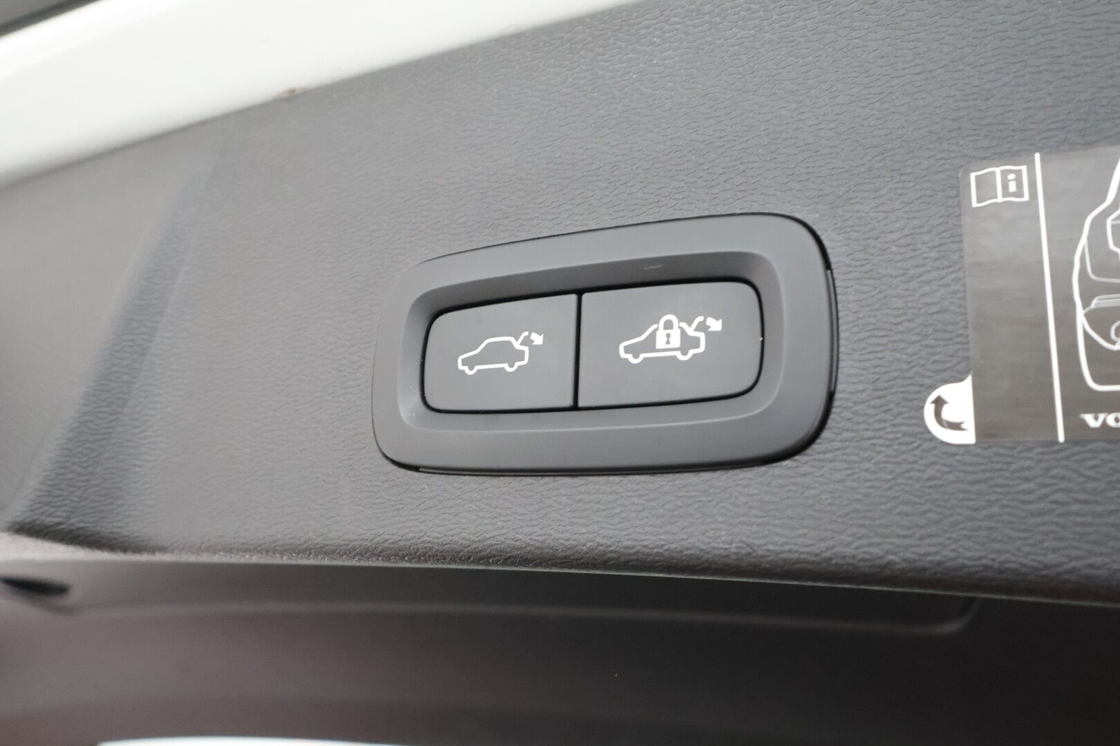 Volvo XC40 2020 T3 Business aut * Webasto / Koukku / ACC / LED / P.Tutkat / Kaistavahti / Keyless * - Suomi-auto / Kahdet renkaat aluvanteilla