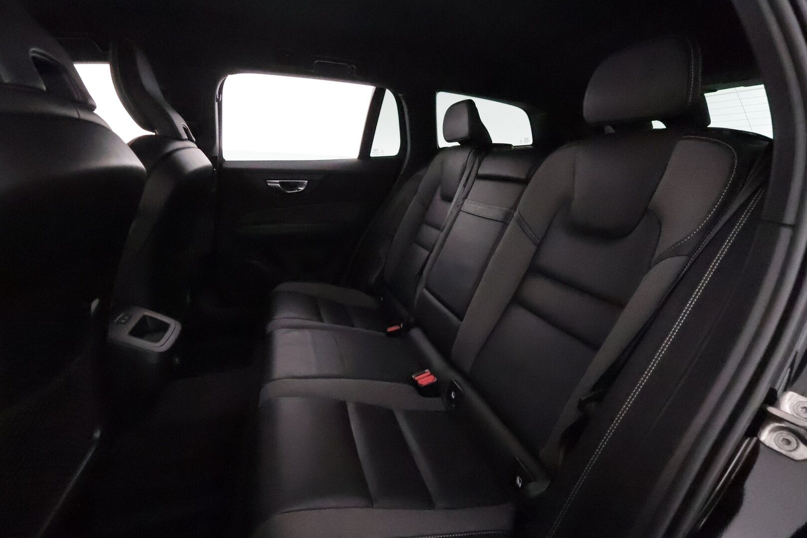 Volvo V60 2021 D3 AWD Business R-Design aut **Webasto / Koukku / Adapt.Vakkari / LED-valot / P.Kamera / Sporttipenkki Muistilla** - 3,99 % KORKOTARJOUS TÄHÄN AUTOON - 1-om Suomi-auto / Kahdet Renkaat