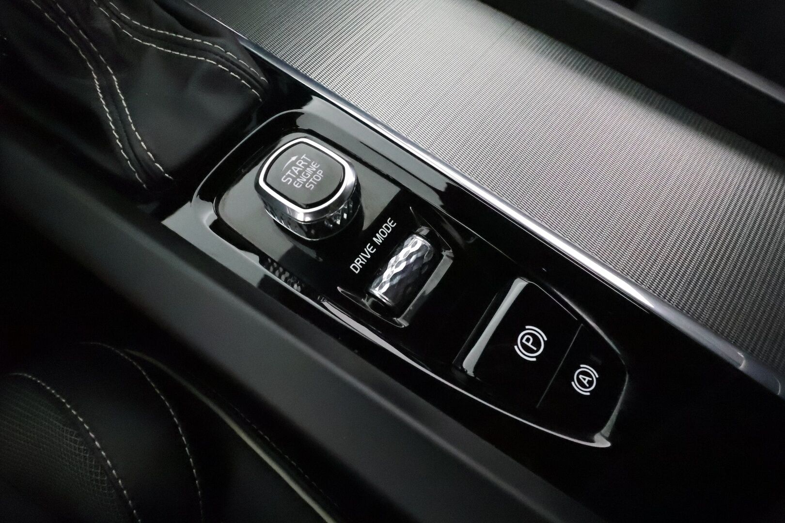 Volvo V60 2021 D3 AWD Business R-Design aut **Webasto / Koukku / Adapt.Vakkari / LED-valot / P.Kamera / Sporttipenkki Muistilla** - 3,99 % KORKOTARJOUS TÄHÄN AUTOON - 1-om Suomi-auto / Kahdet Renkaat