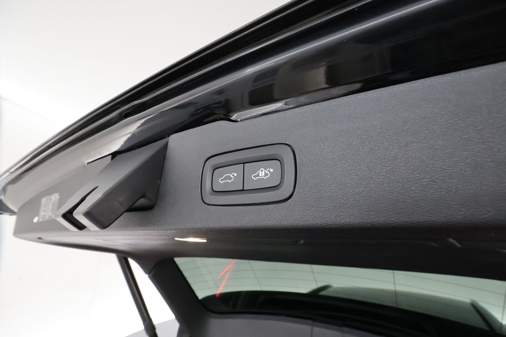 Volvo V60 2021 D3 AWD Business R-Design aut **Webasto / Koukku / Adapt.Vakkari / LED-valot / P.Kamera / Sporttipenkki Muistilla** - 3,99 % KORKOTARJOUS TÄHÄN AUTOON - 1-om Suomi-auto / Kahdet Renkaat